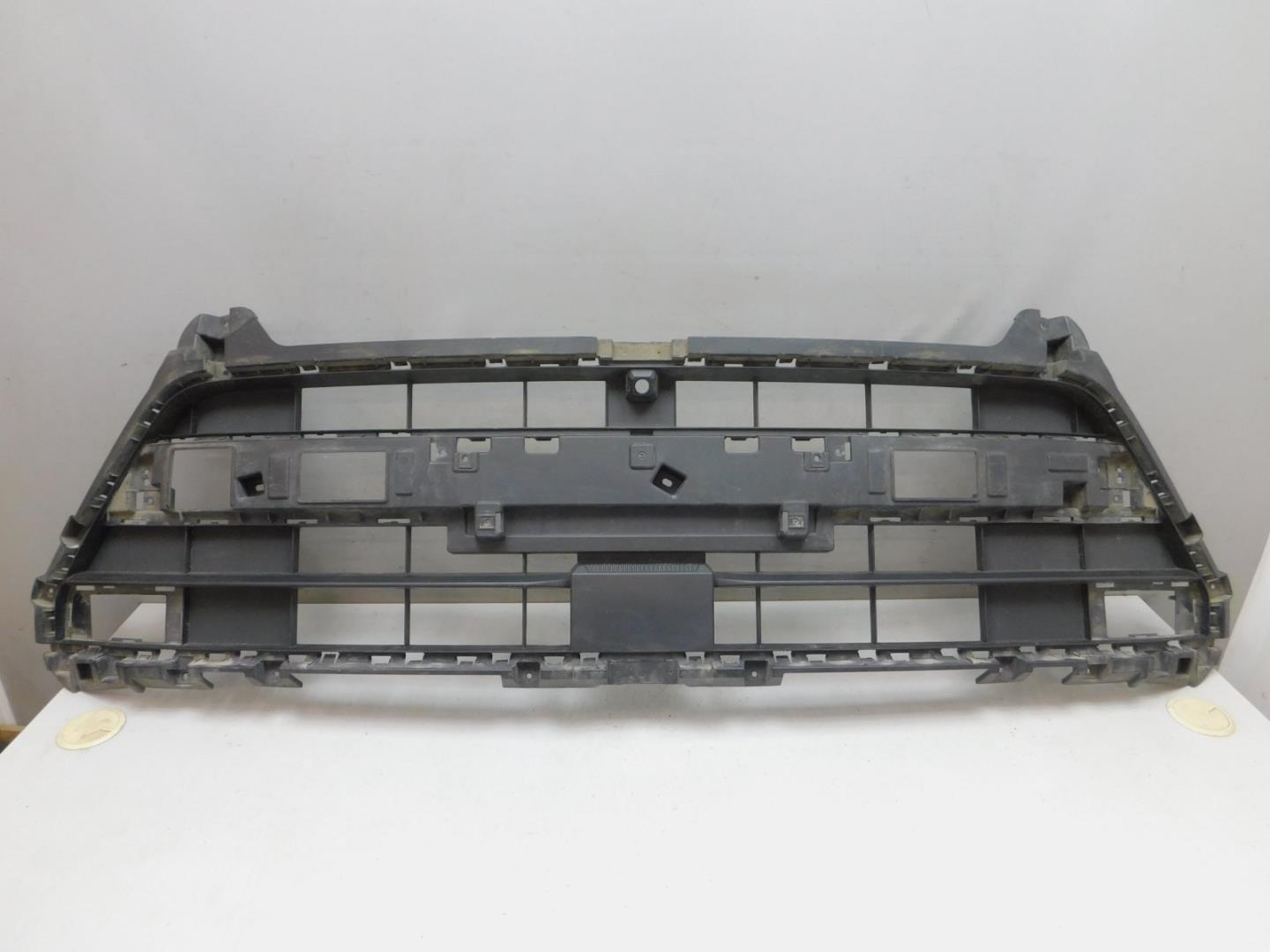 Решетка в бампер центральная