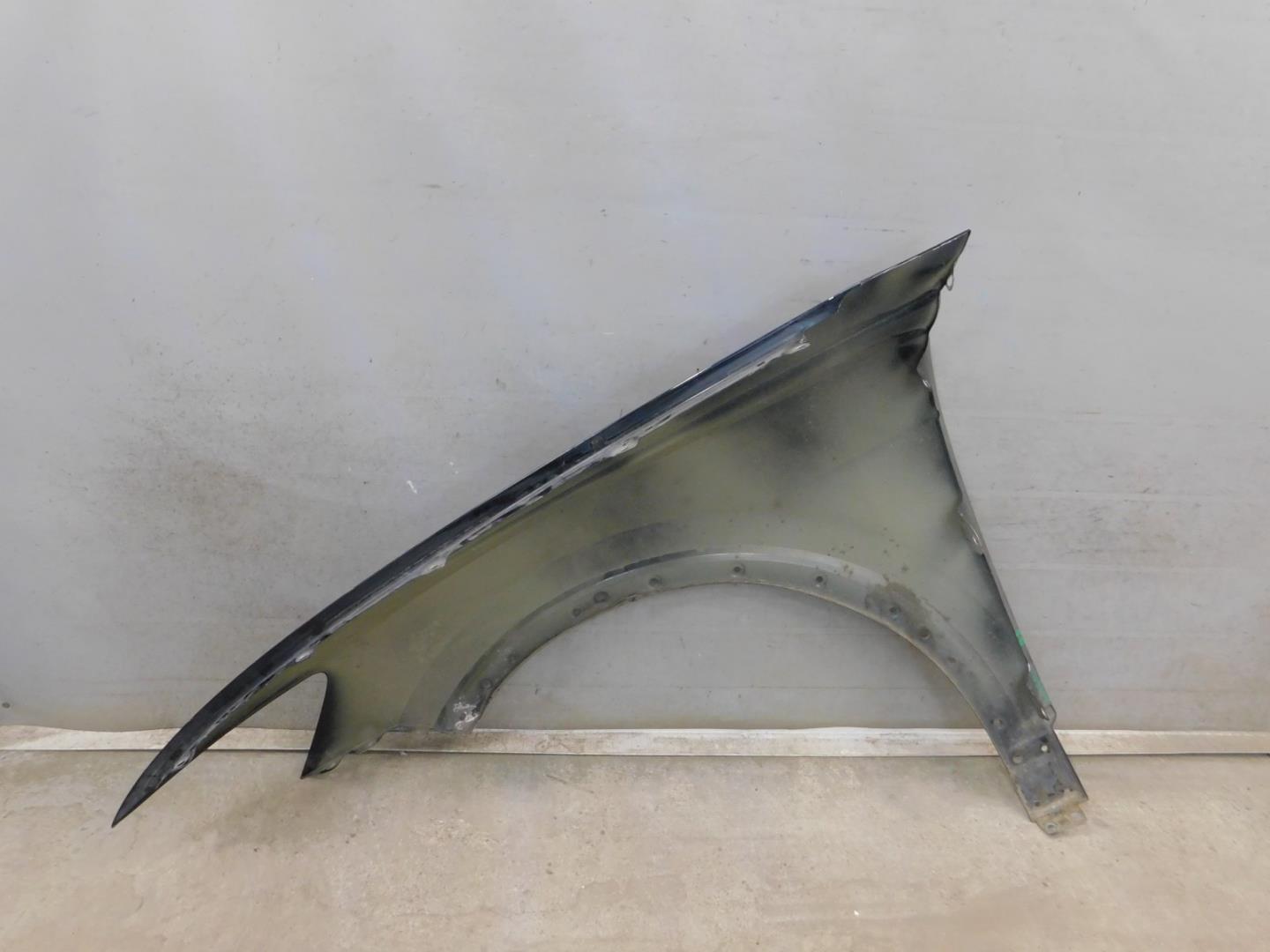 Крыло переднее правое