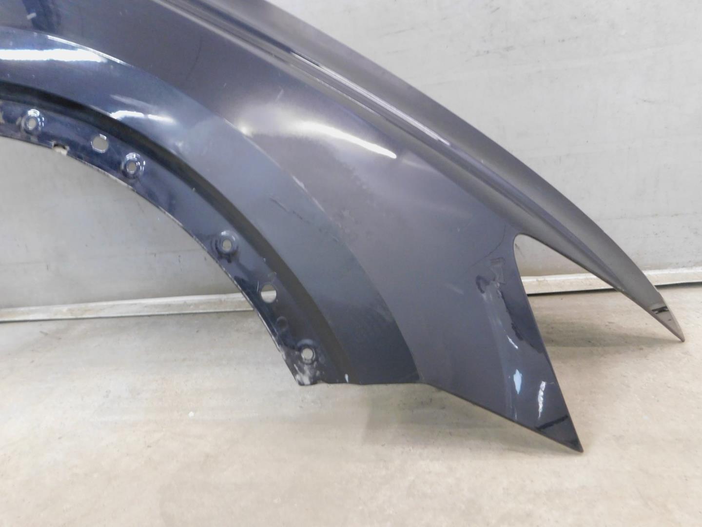 Крыло переднее правое