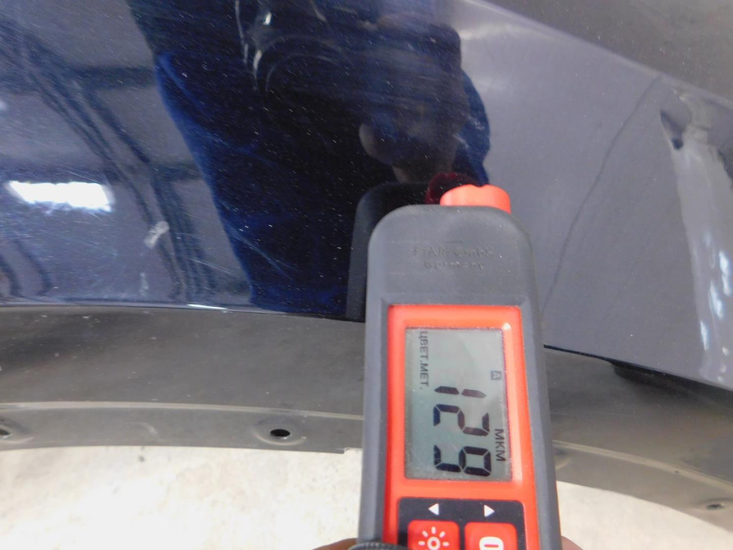 Крыло переднее правое