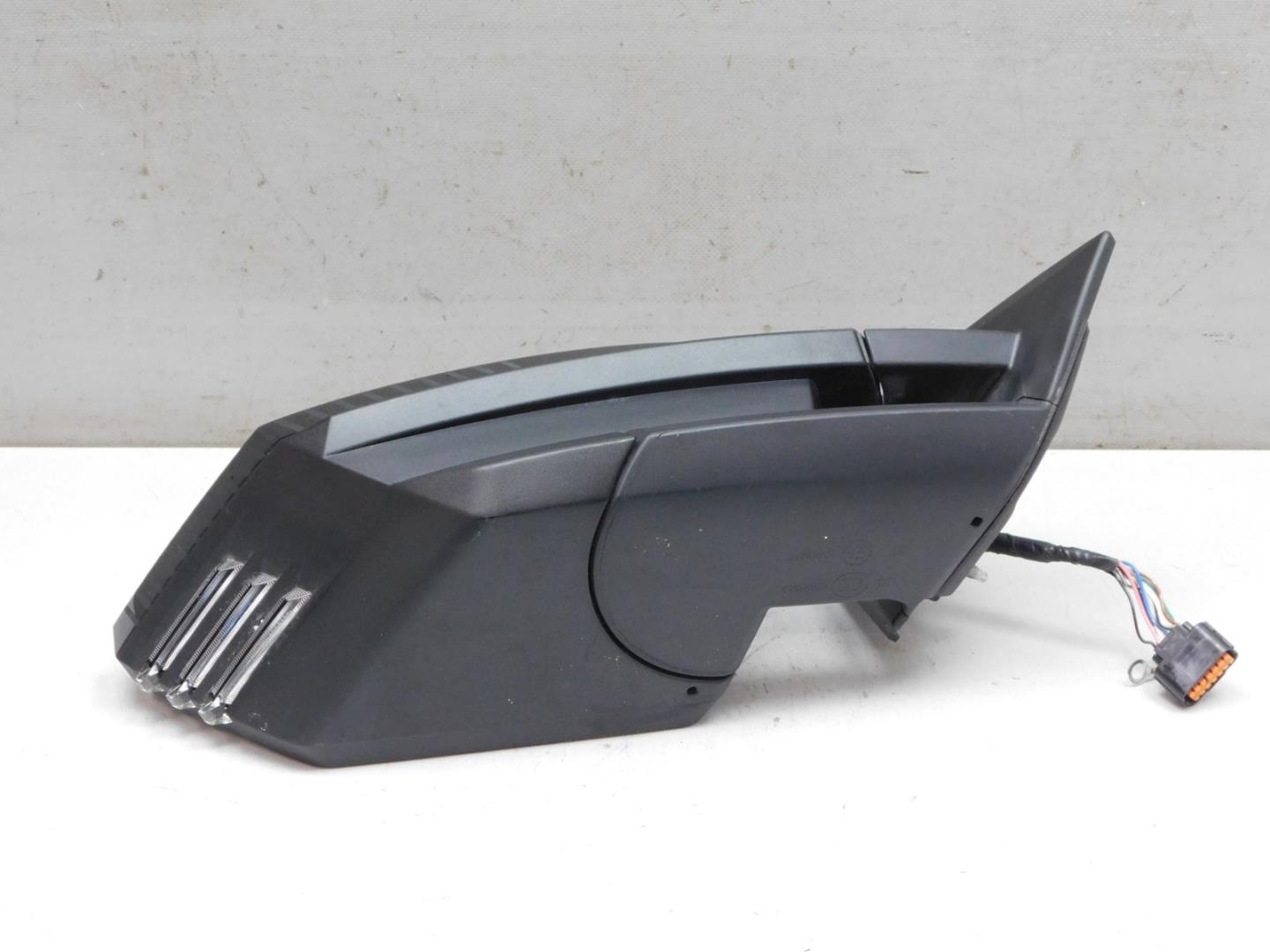 Зеркало правое электрическое