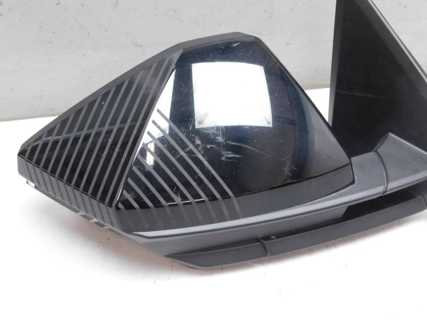 Зеркало правое электрическое