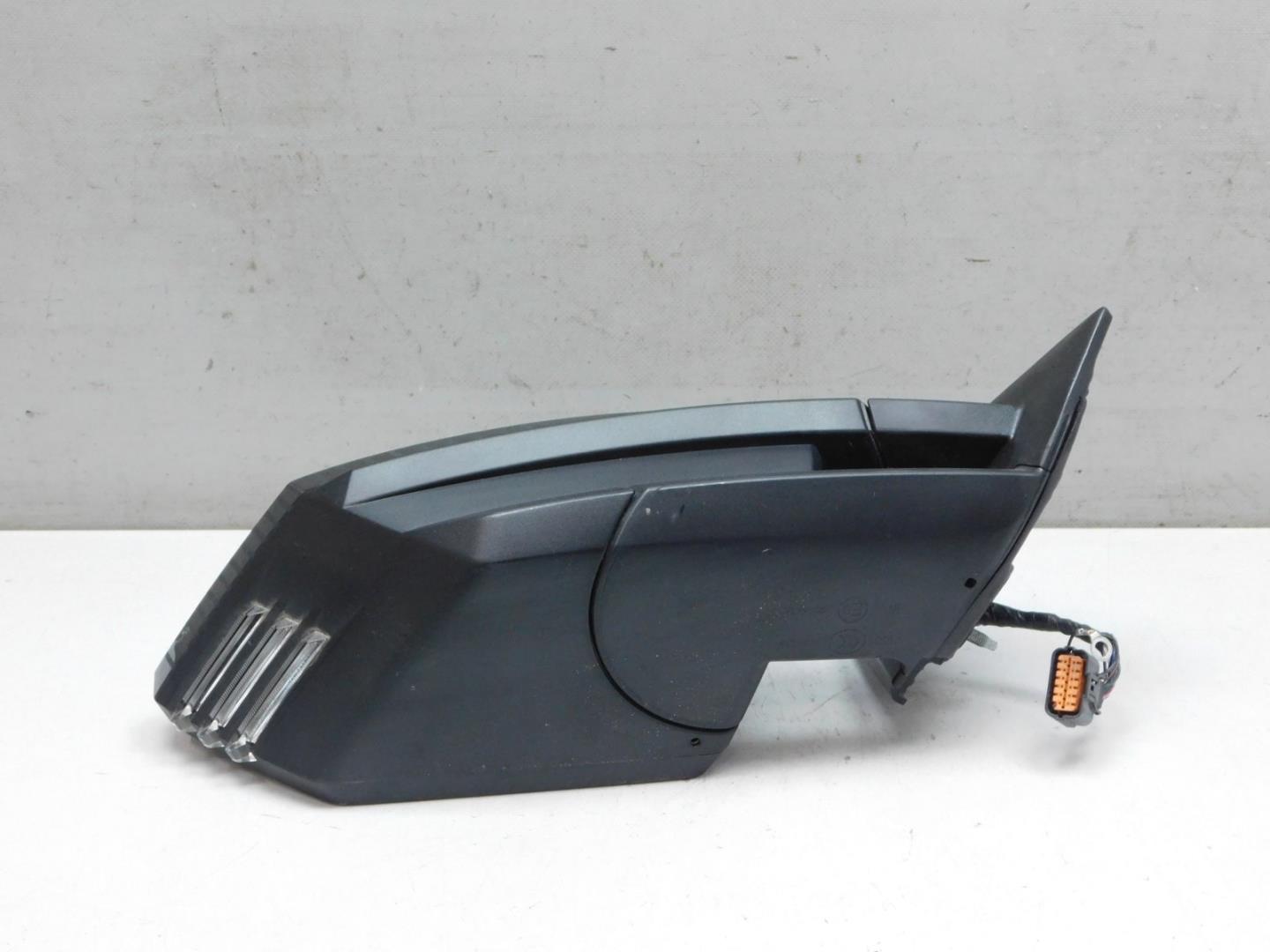 Зеркало правое электрическое