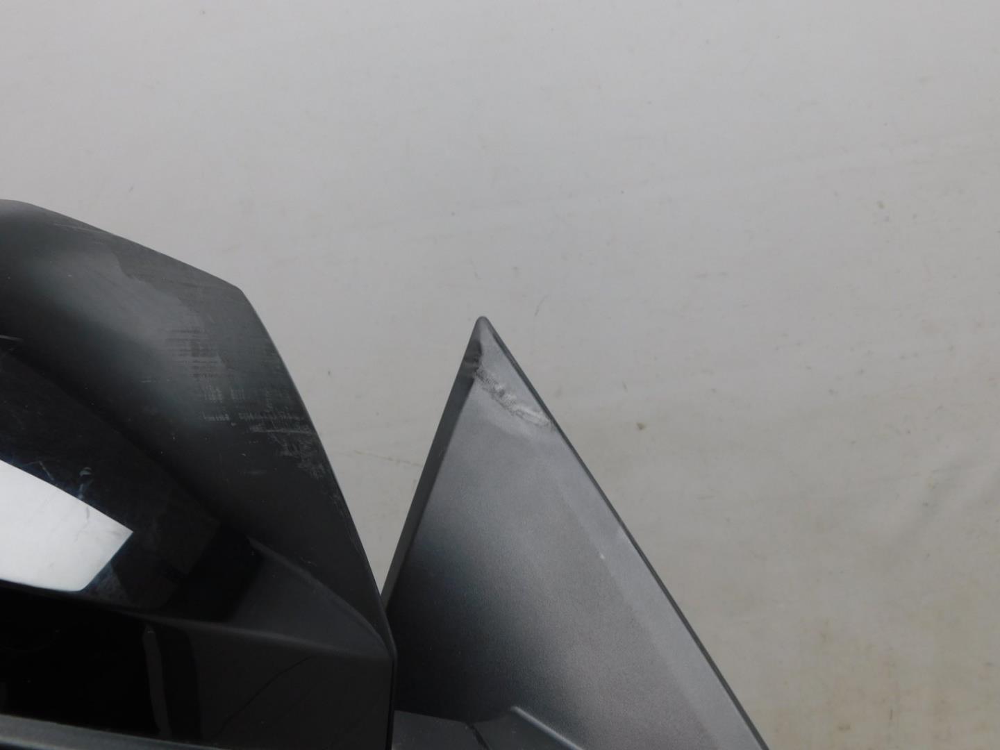 Зеркало правое электрическое