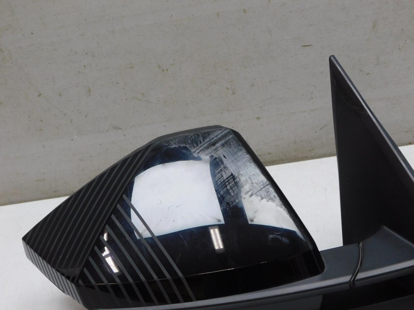 Зеркало правое электрическое