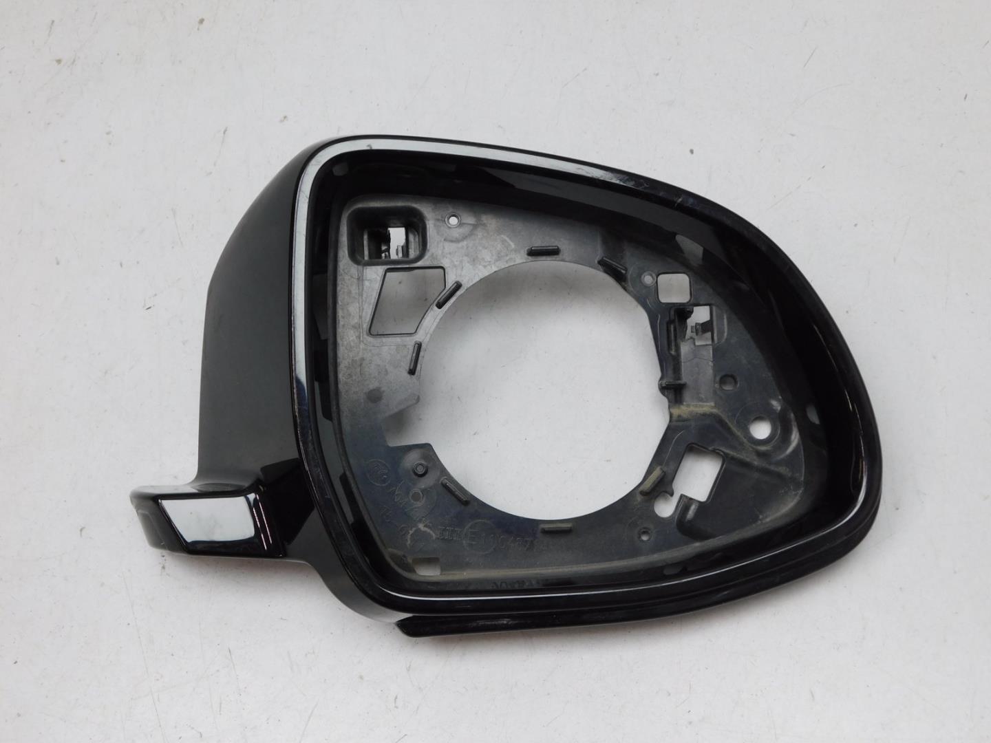 Накладка зеркала правого