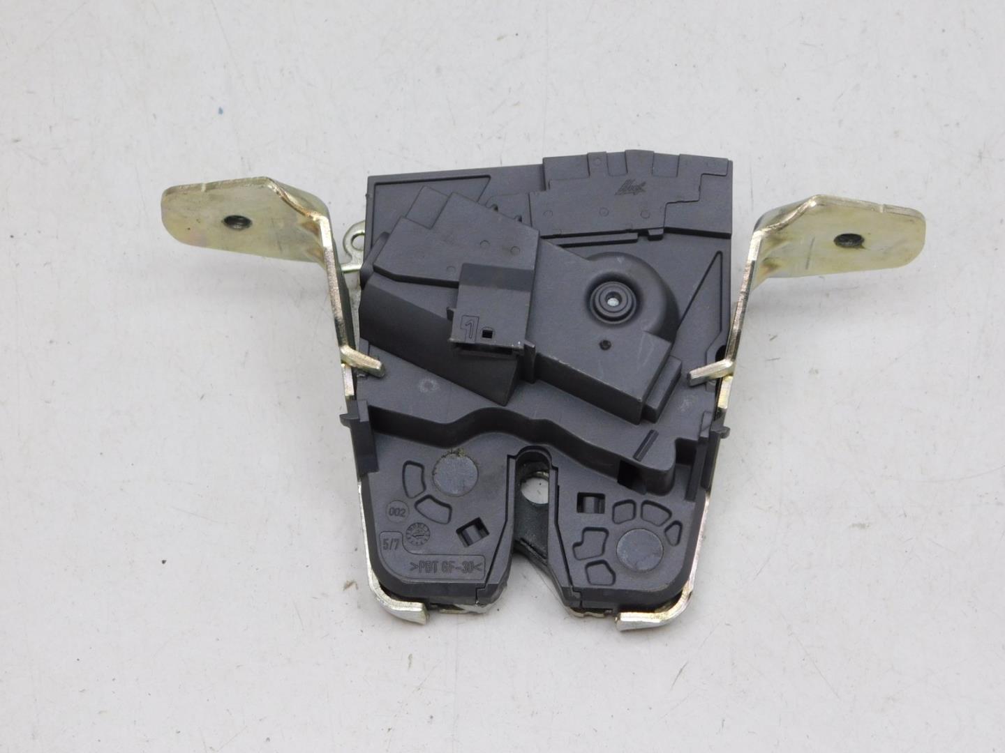 Замок багажника