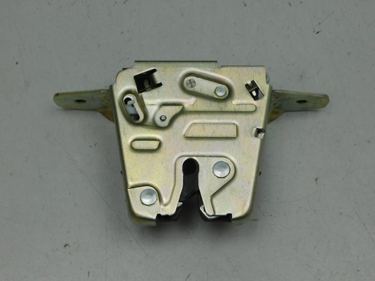 Замок багажника