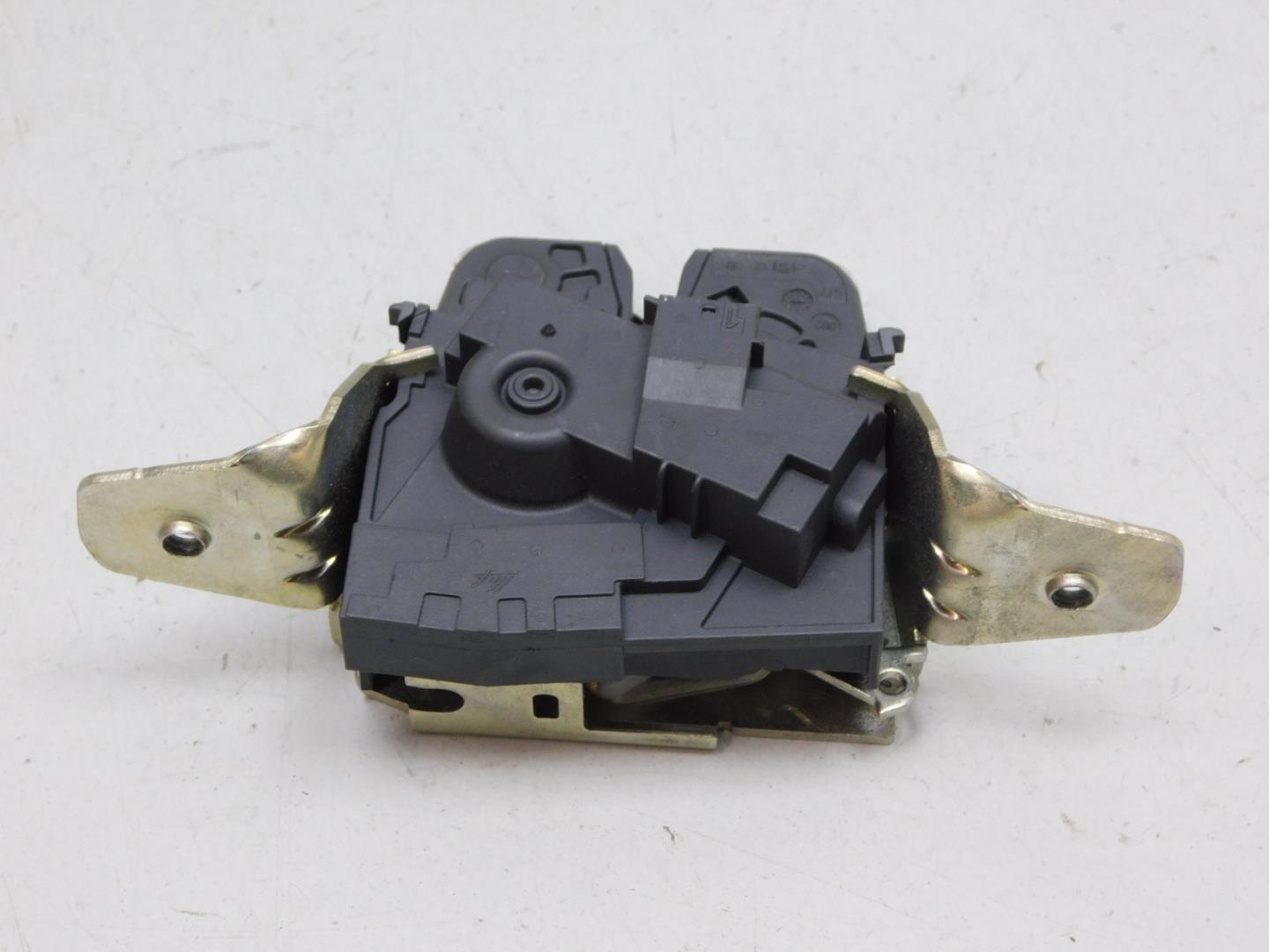 Замок багажника