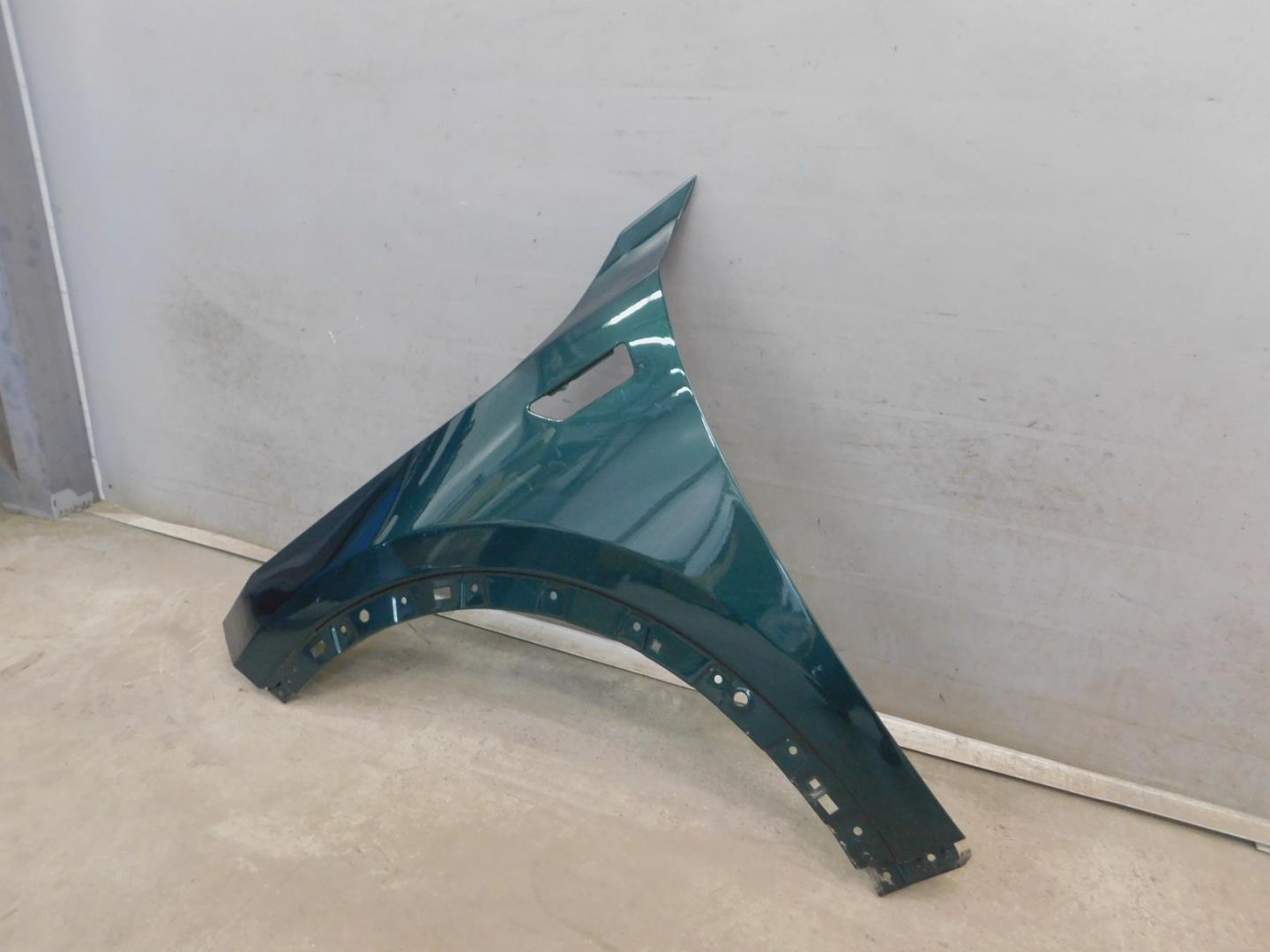 Крыло переднее левое