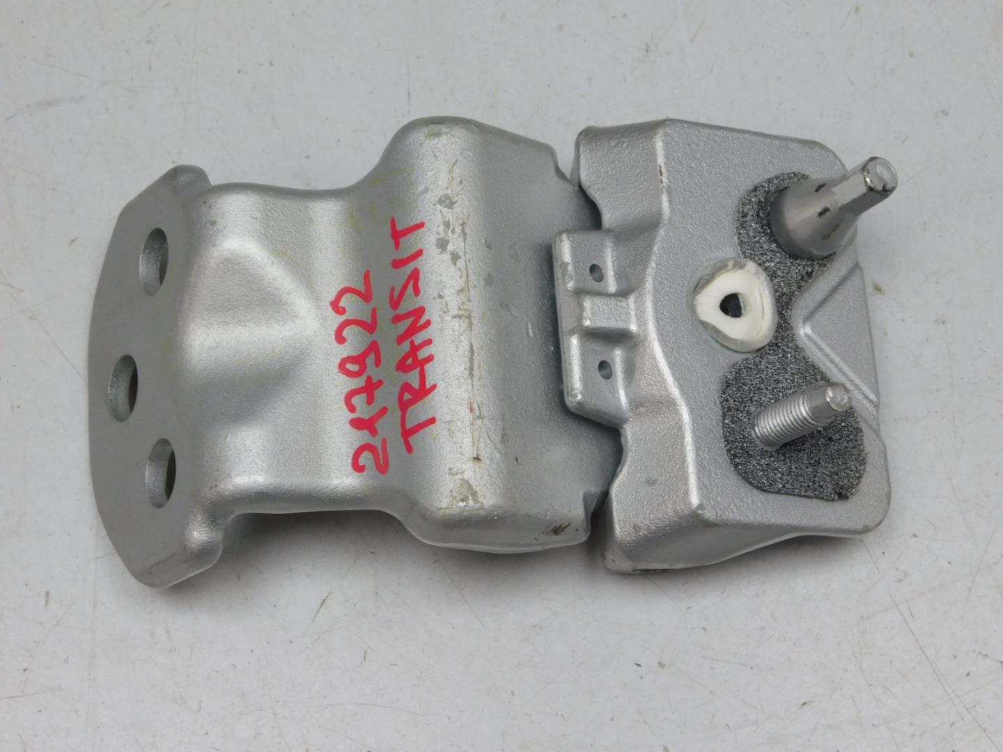 Петля двери багажника