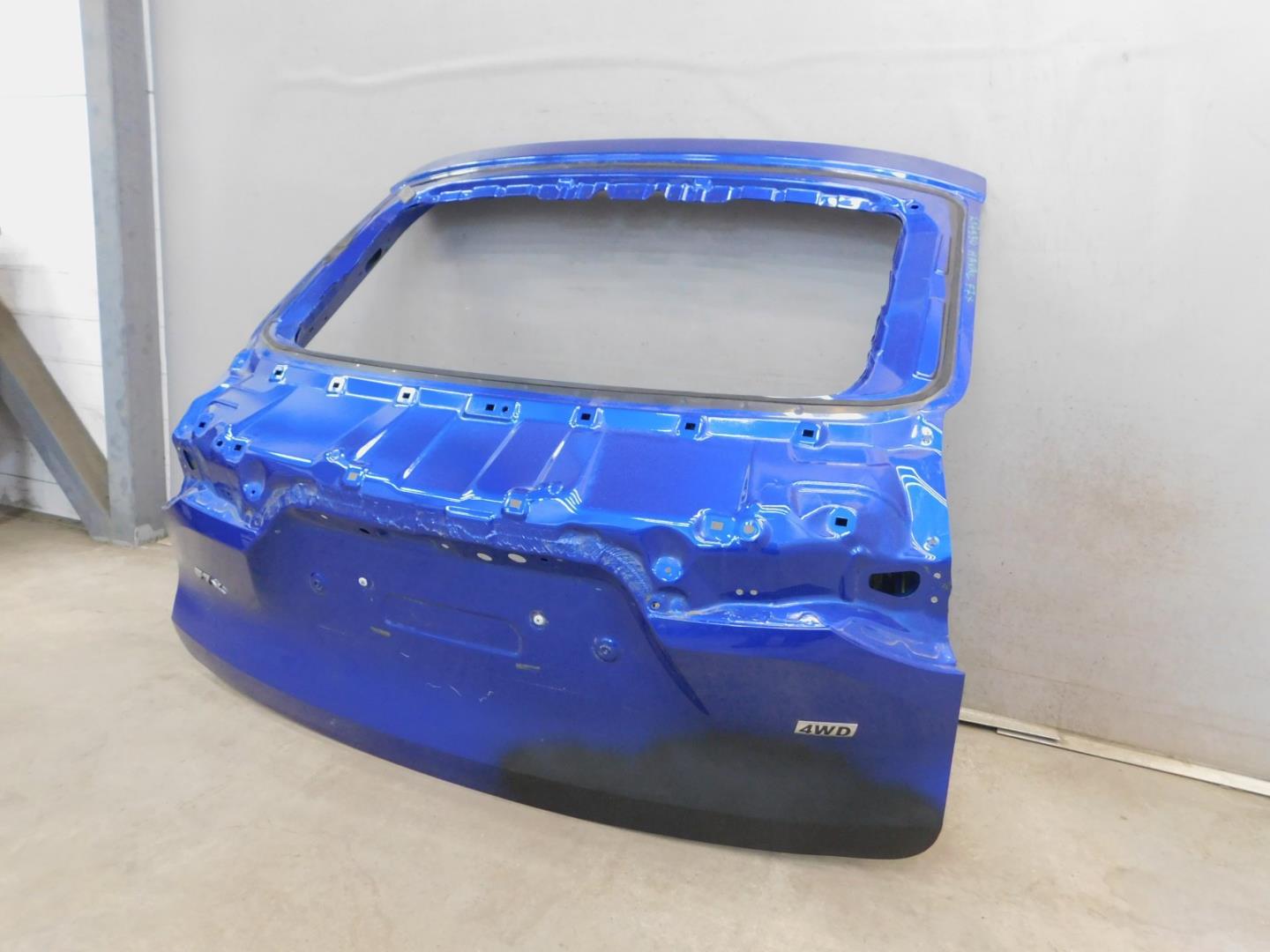 Дверь багажника