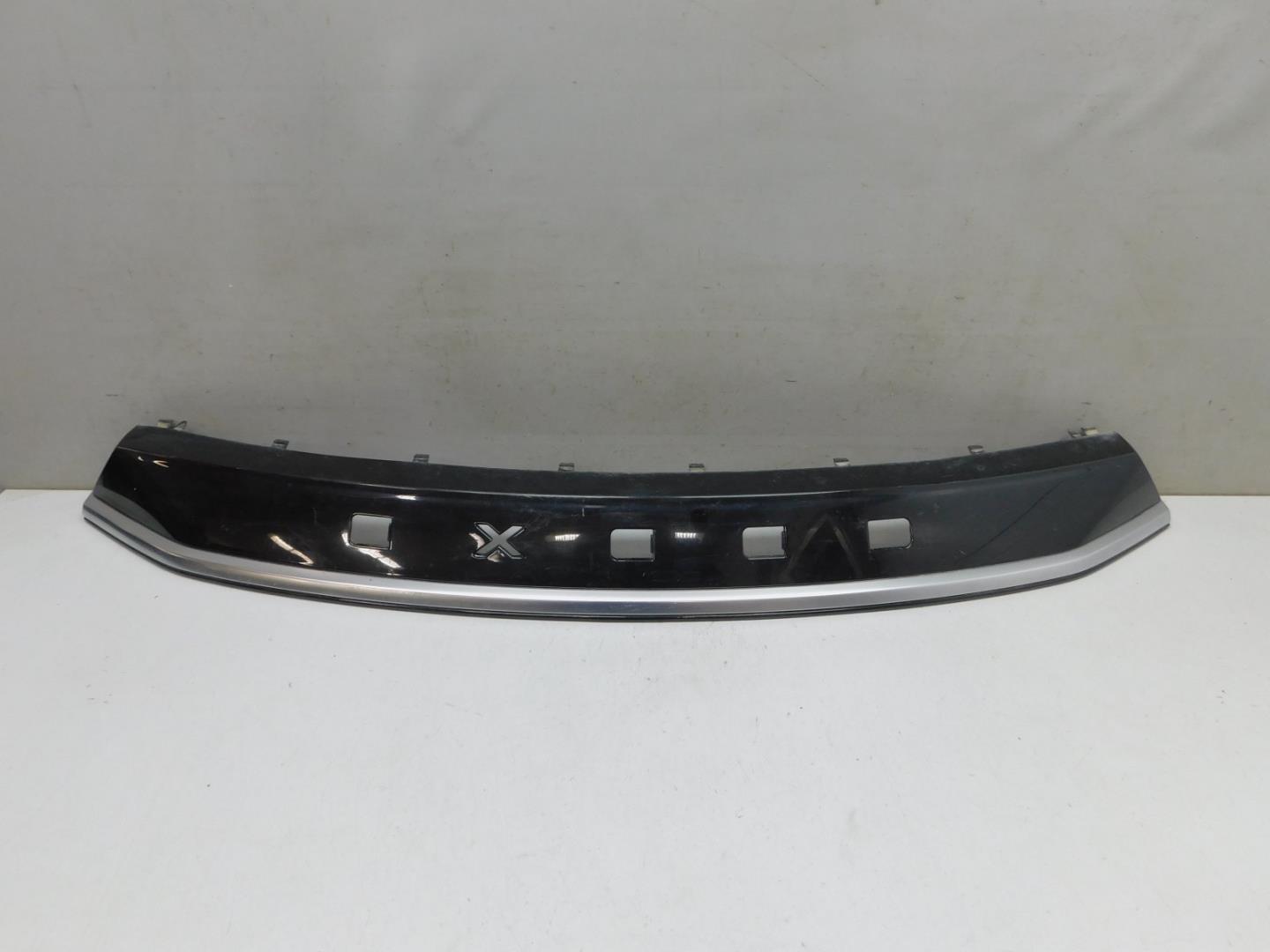 Накладка переднего бампера