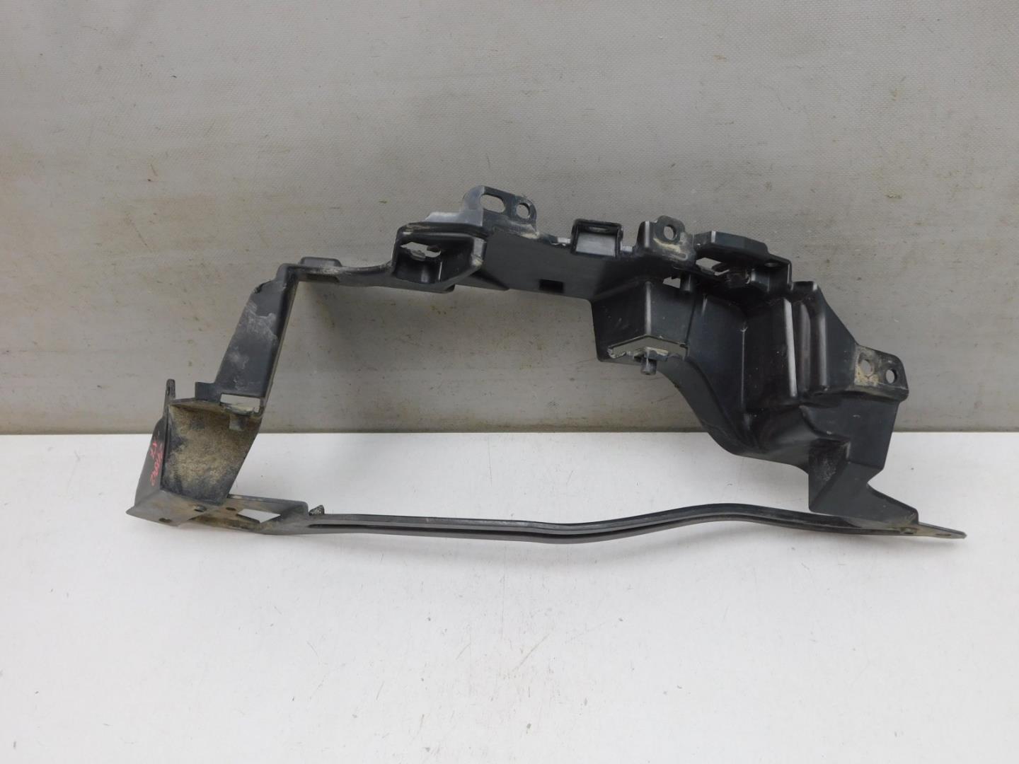 Кронштейн заднего бампера