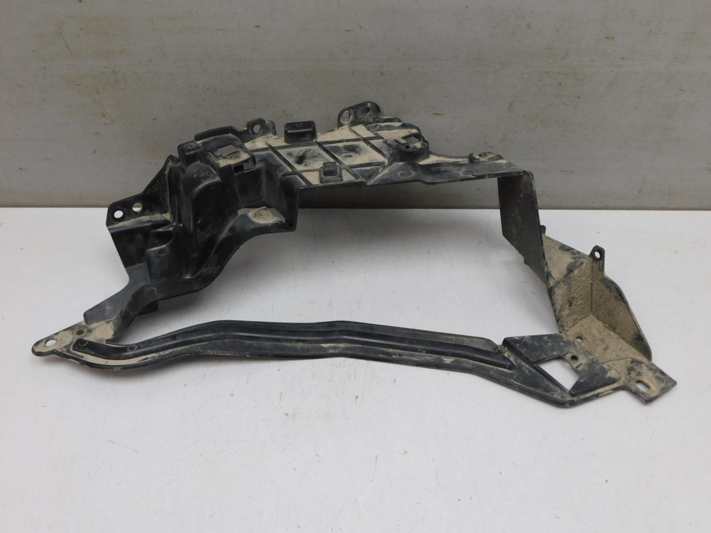 Кронштейн заднего бампера