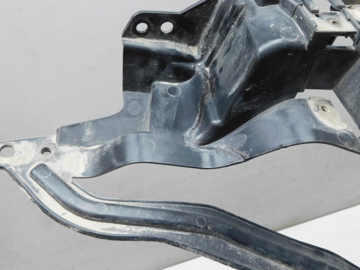 Кронштейн заднего бампера