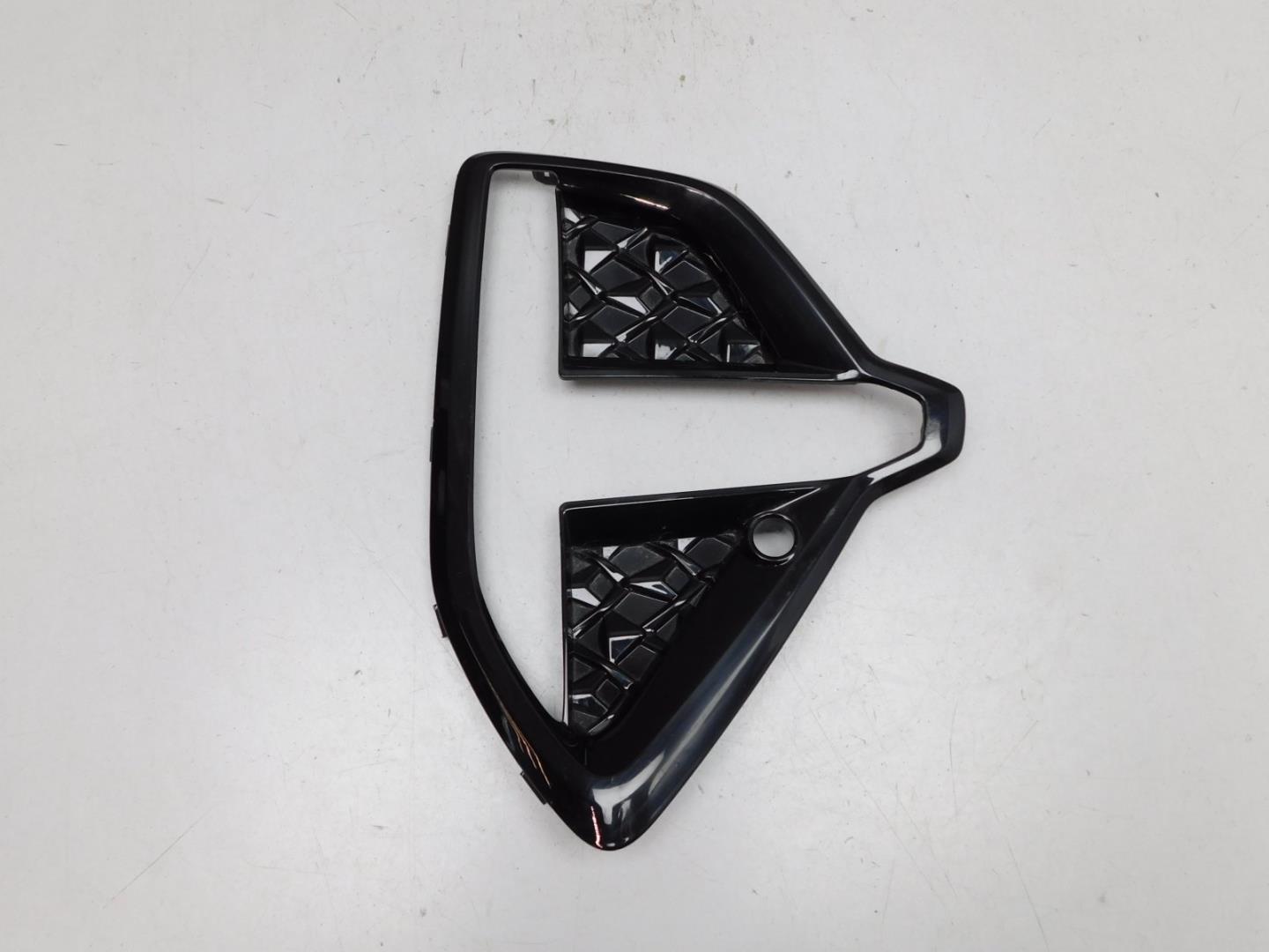 Решетка в бампер правая