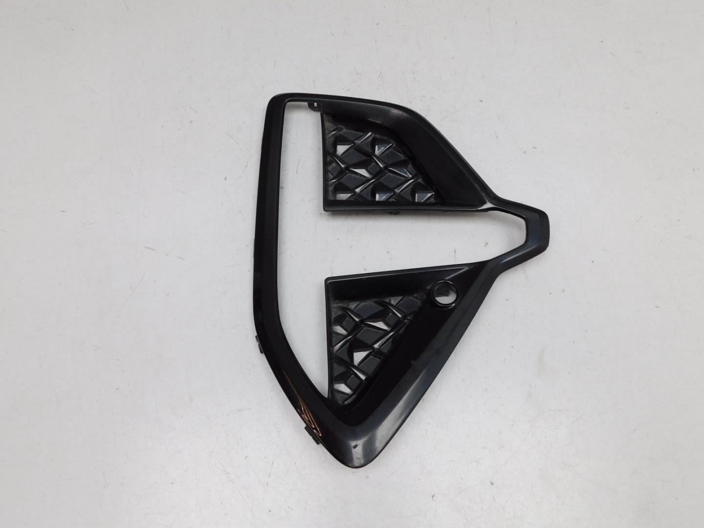 Решетка в бампер правая