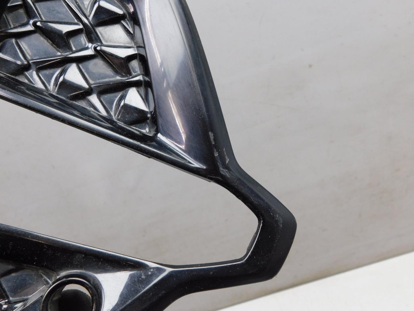 Решетка в бампер правая