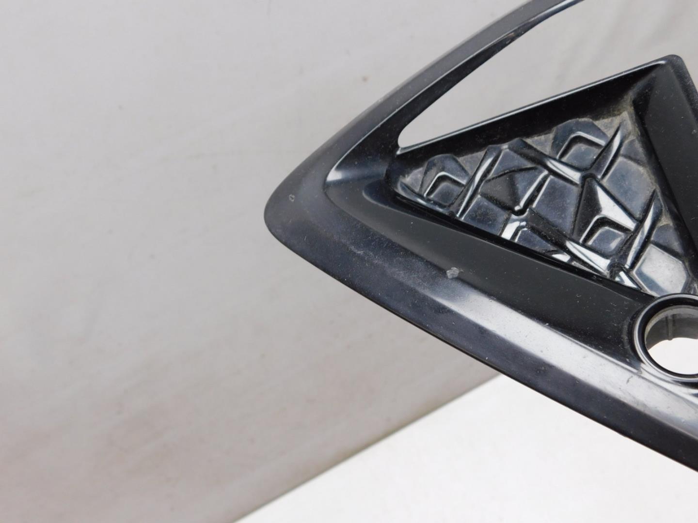 Решетка в бампер правая