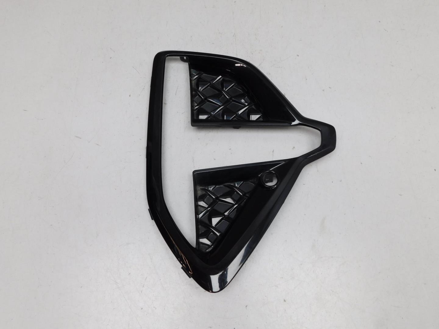 Решетка в бампер правая