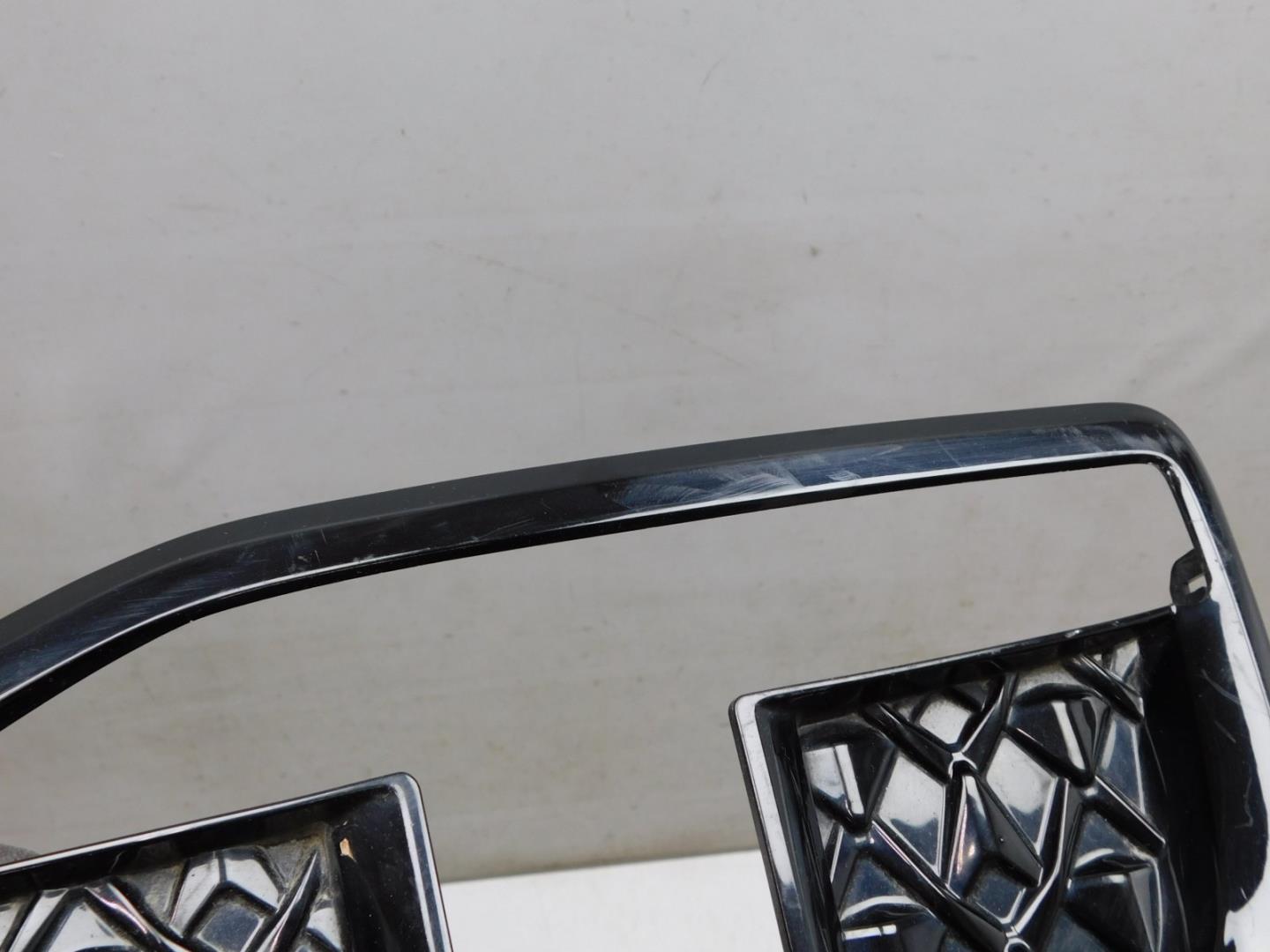 Решетка в бампер правая