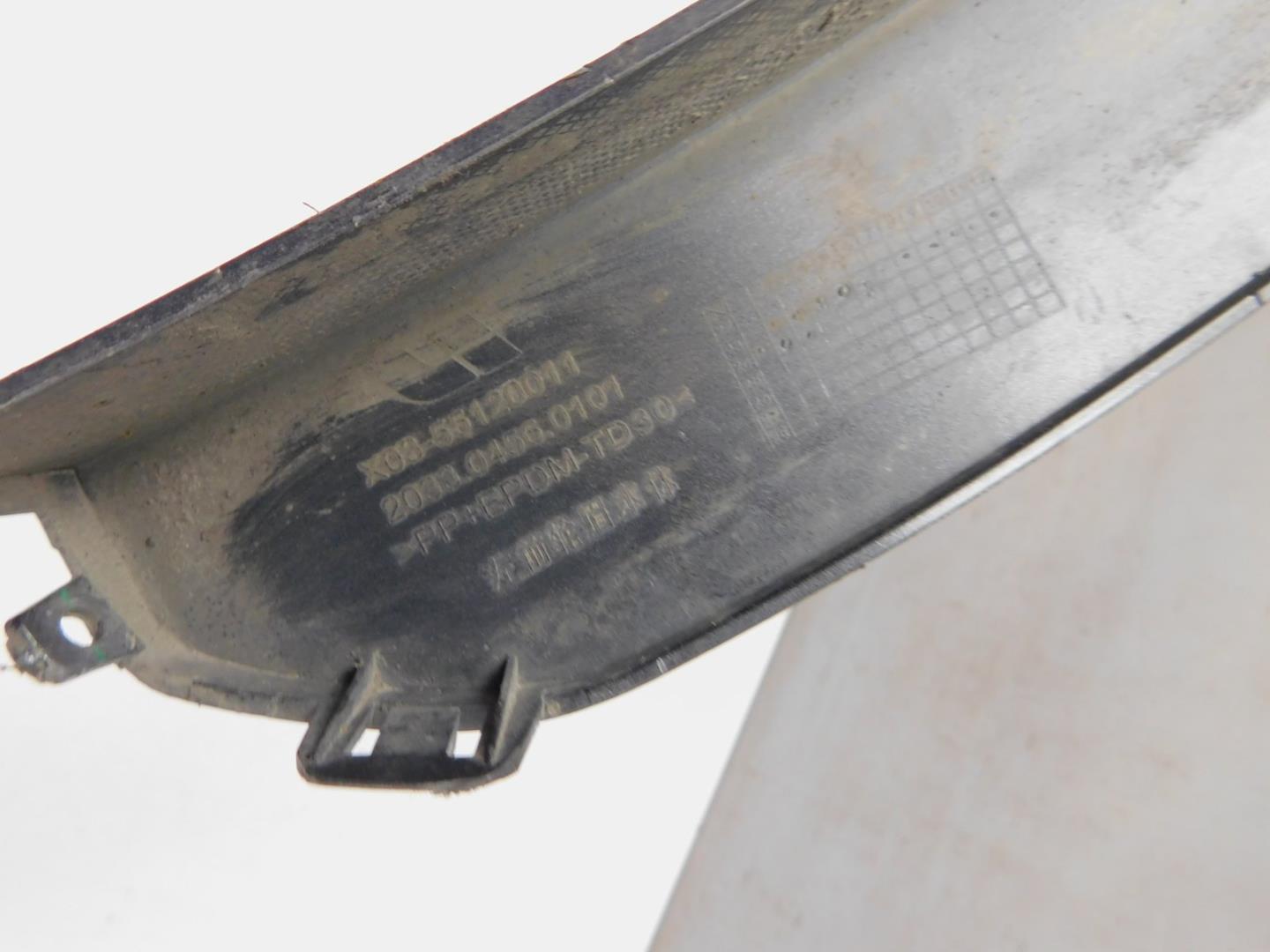 Накладка переднего крыла левого