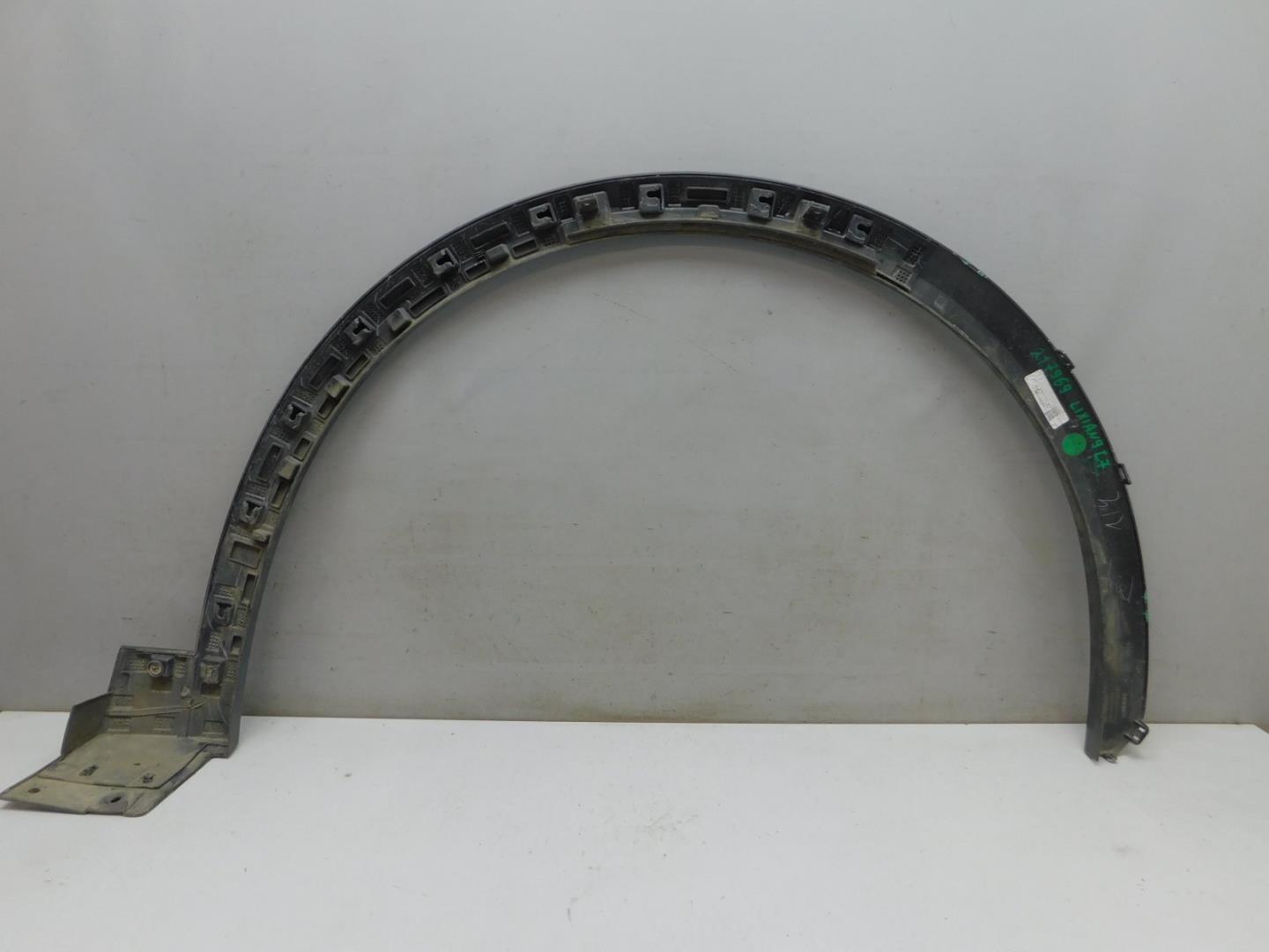 Накладка переднего крыла левого