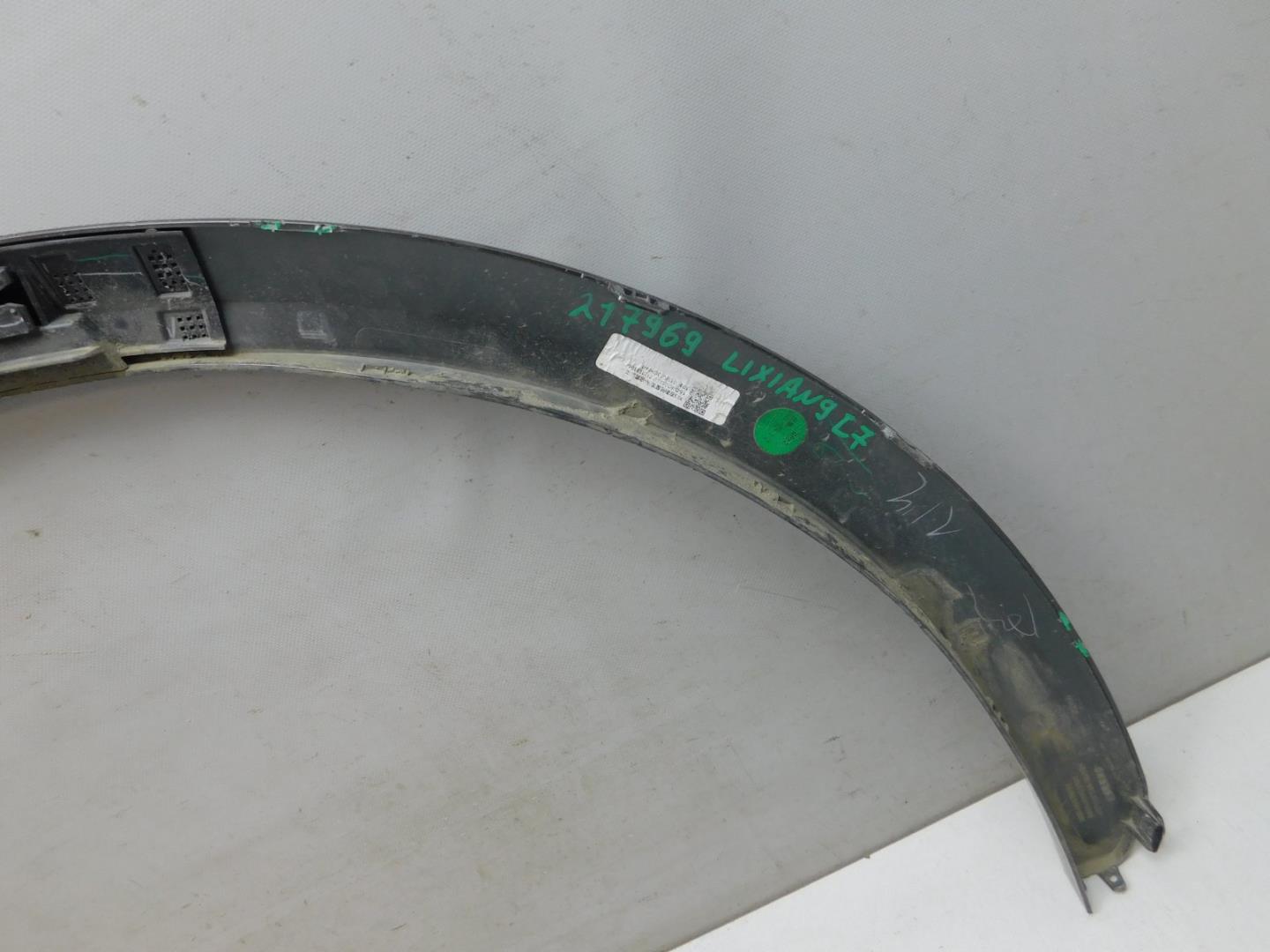 Накладка переднего крыла левого