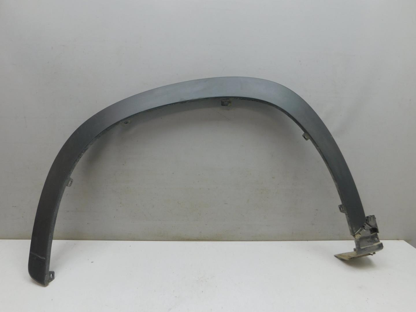 Накладка переднего крыла левого