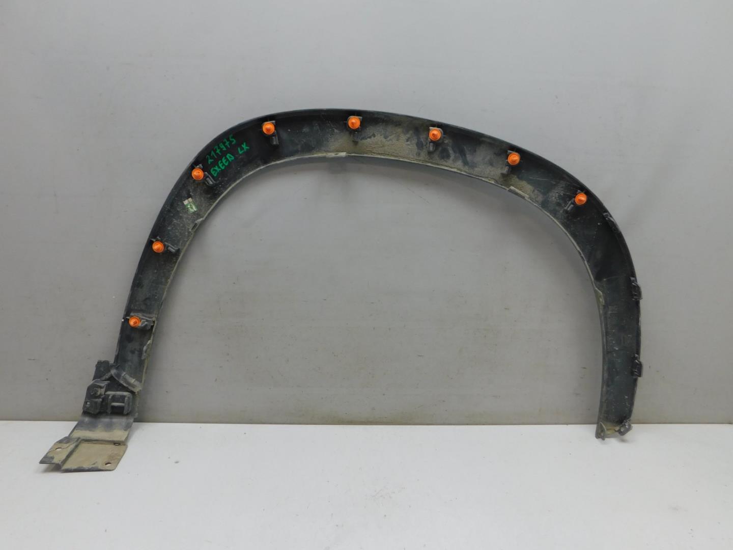 Накладка переднего крыла левого