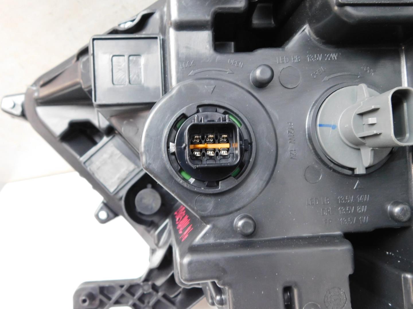 Фара правая