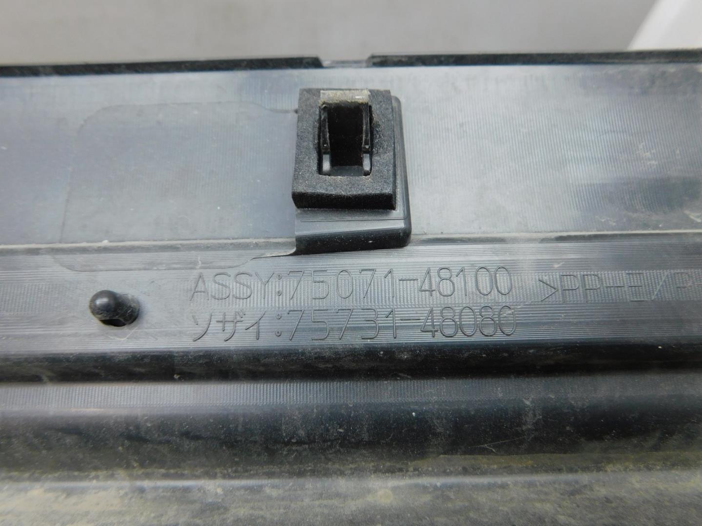 Накладка двери передней правой