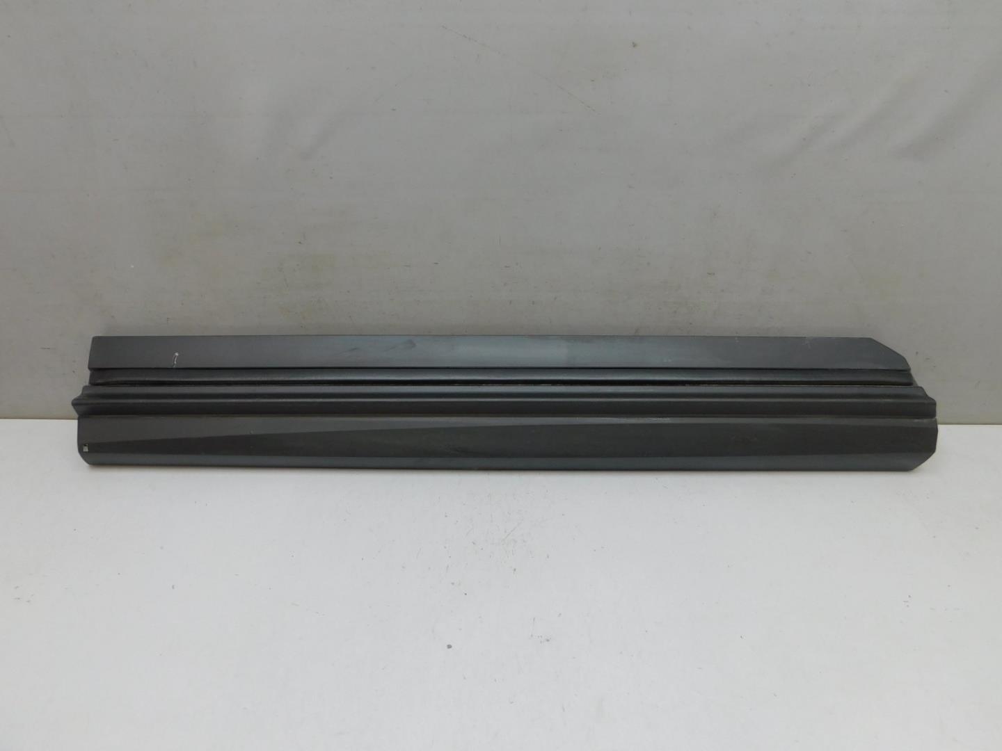 Накладка двери передней правой