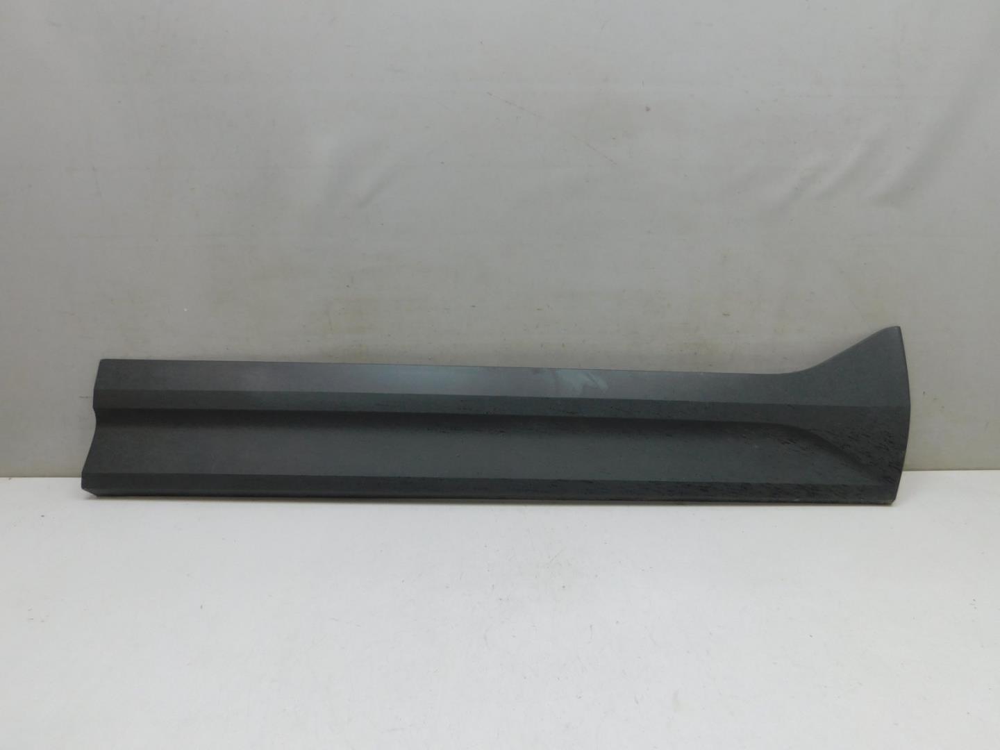 Накладка двери передней правой