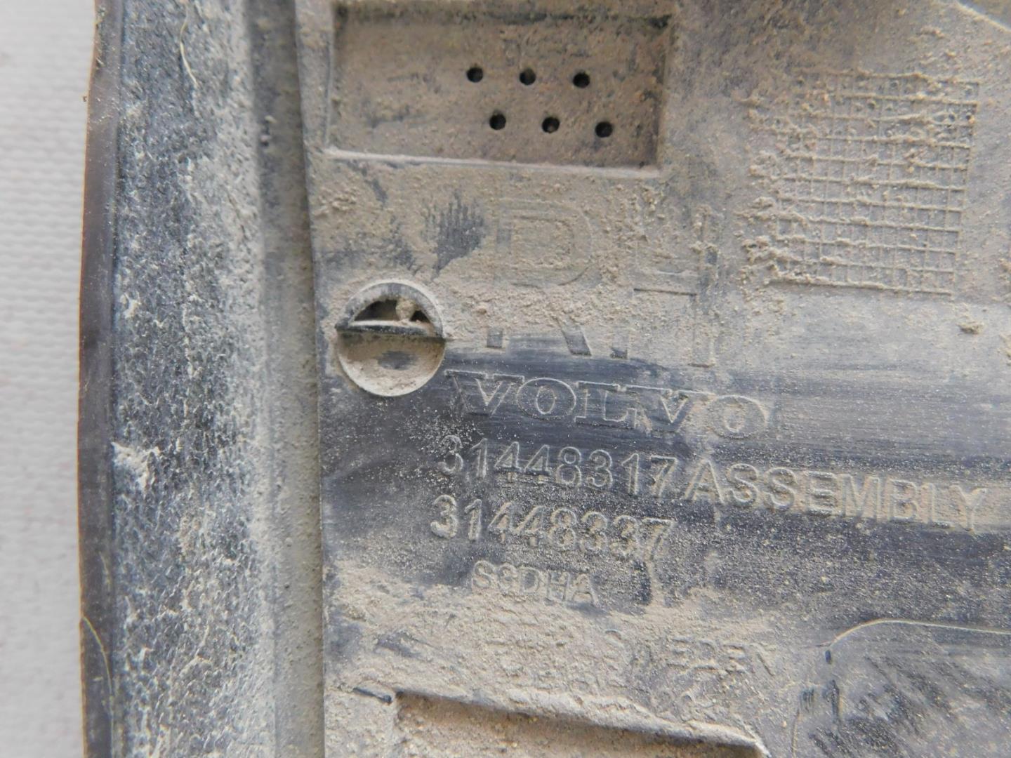 Накладка двери передней правой