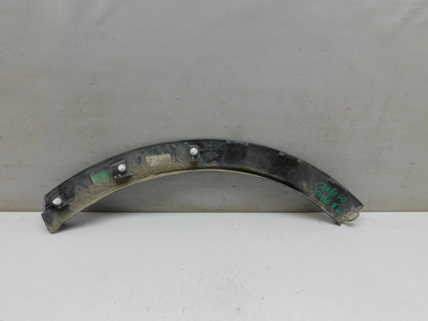 Накладка заднего крыла правого