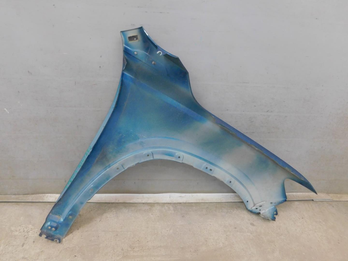 Крыло переднее левое