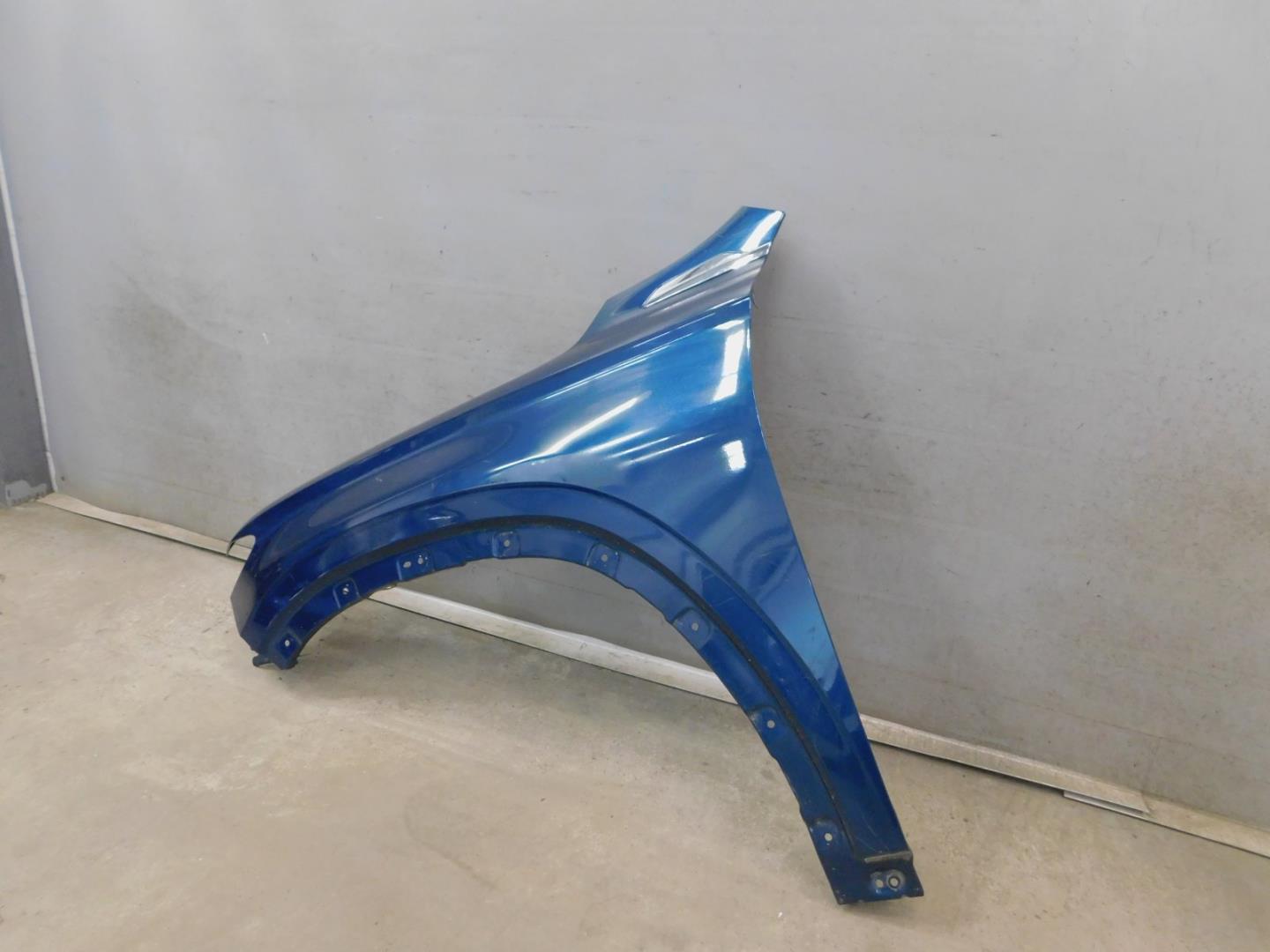 Крыло переднее левое