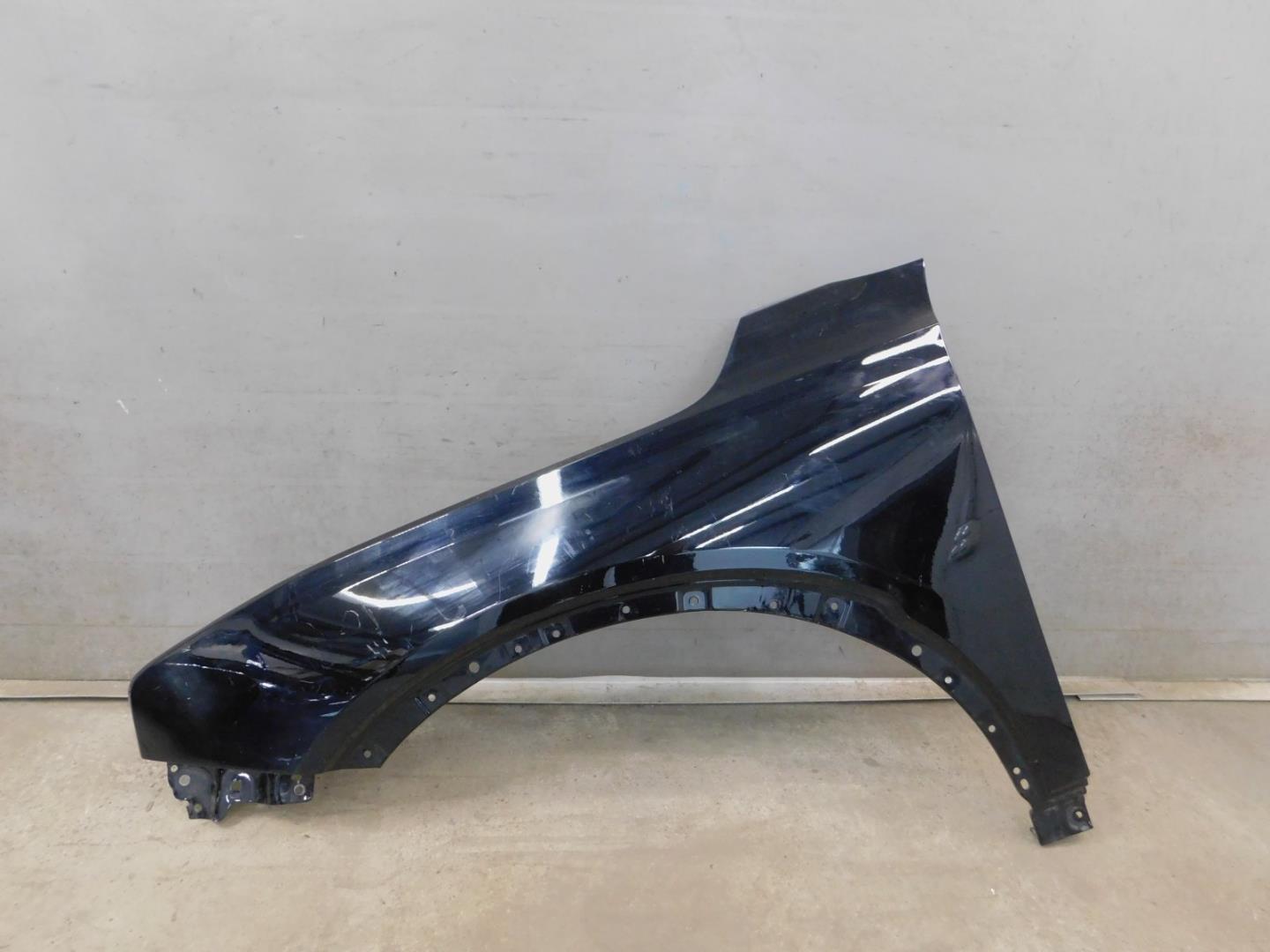 Крыло переднее левое