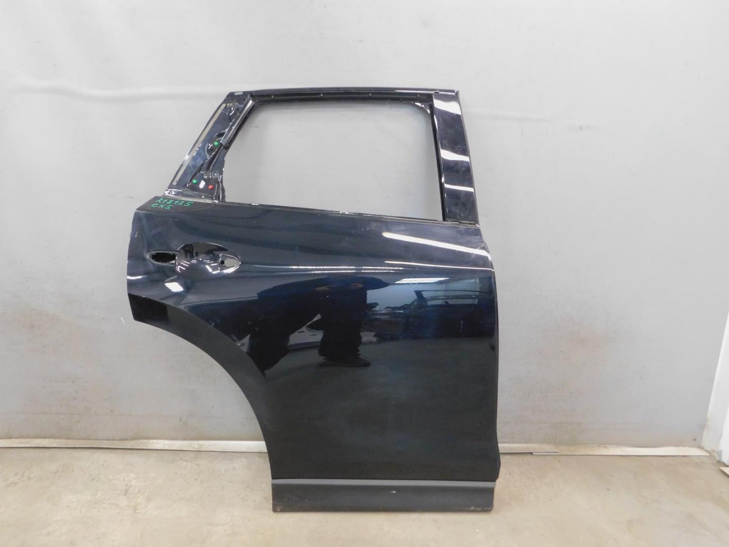 Дверь задняя правая