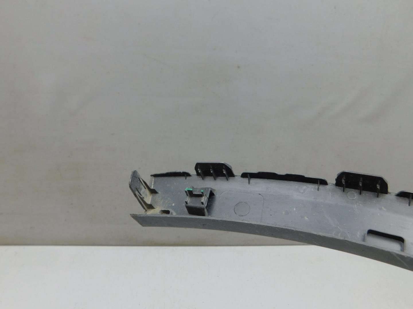 Накладка переднего крыла левого