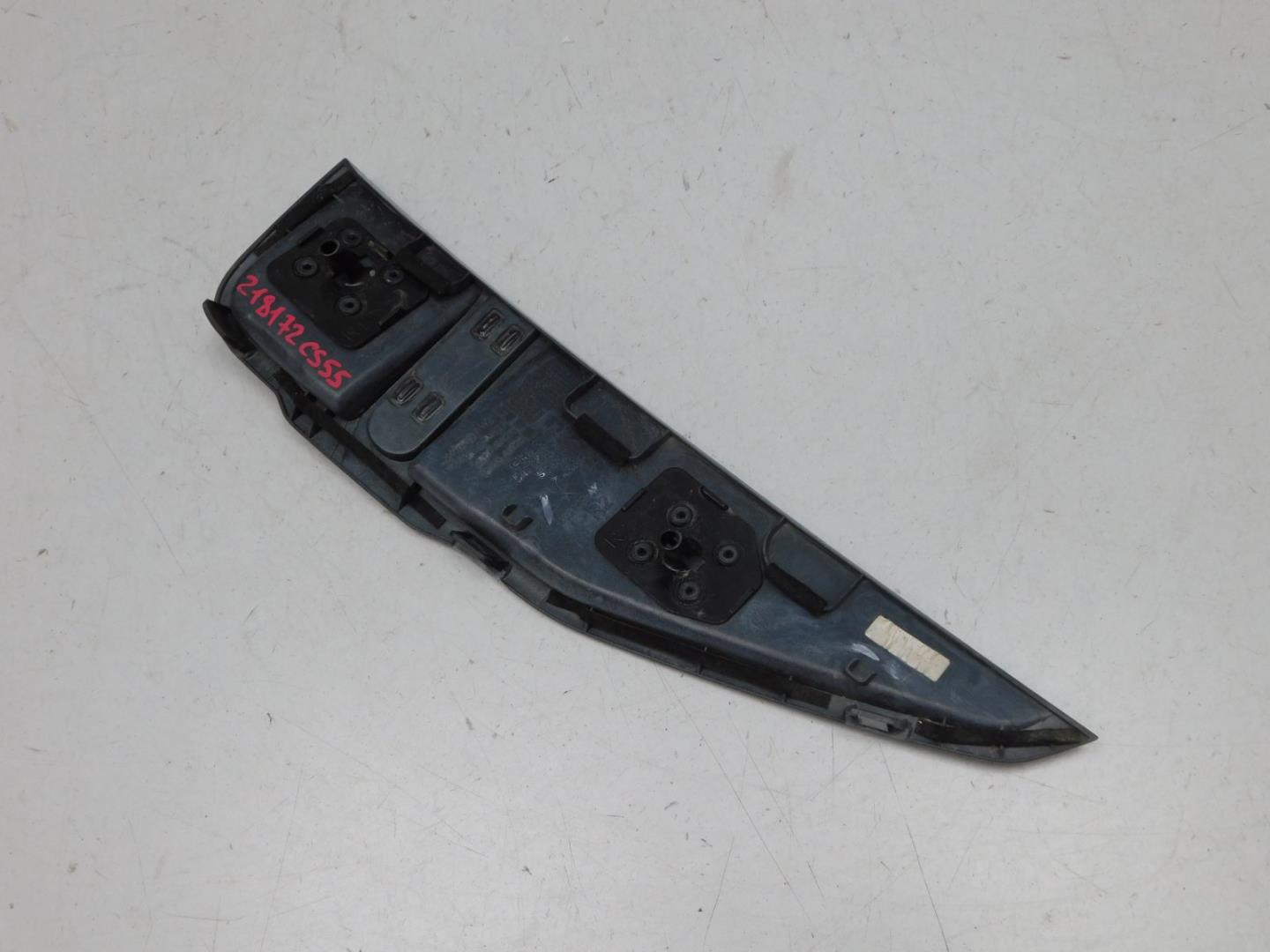 Накладка переднего крыла правого