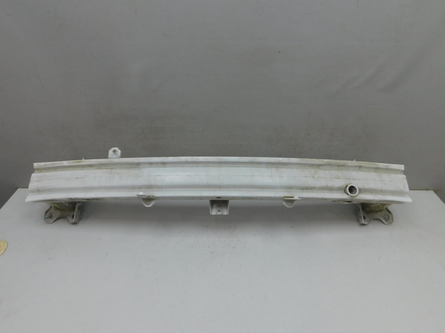 Усилитель переднего бампера