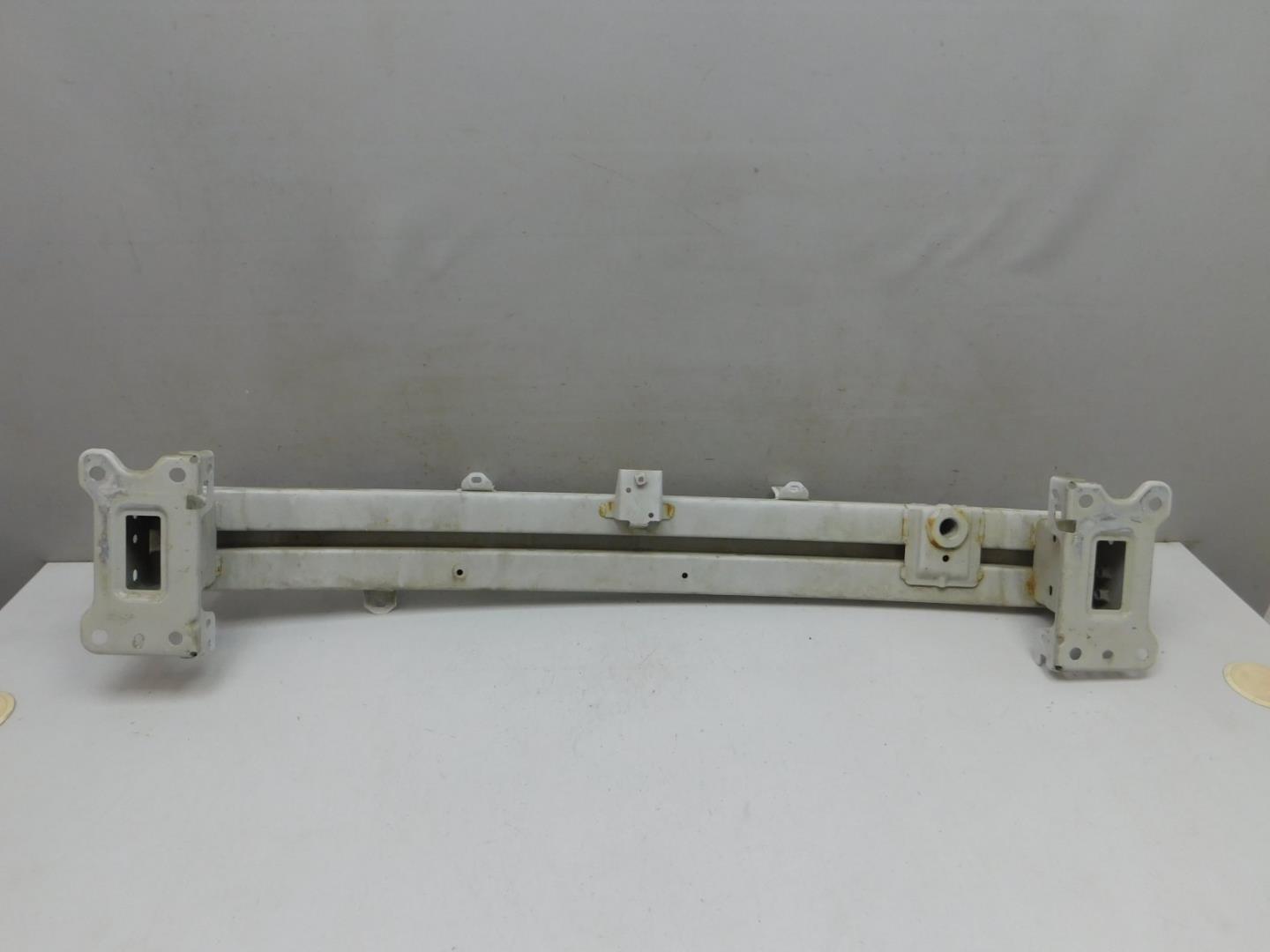 Усилитель переднего бампера