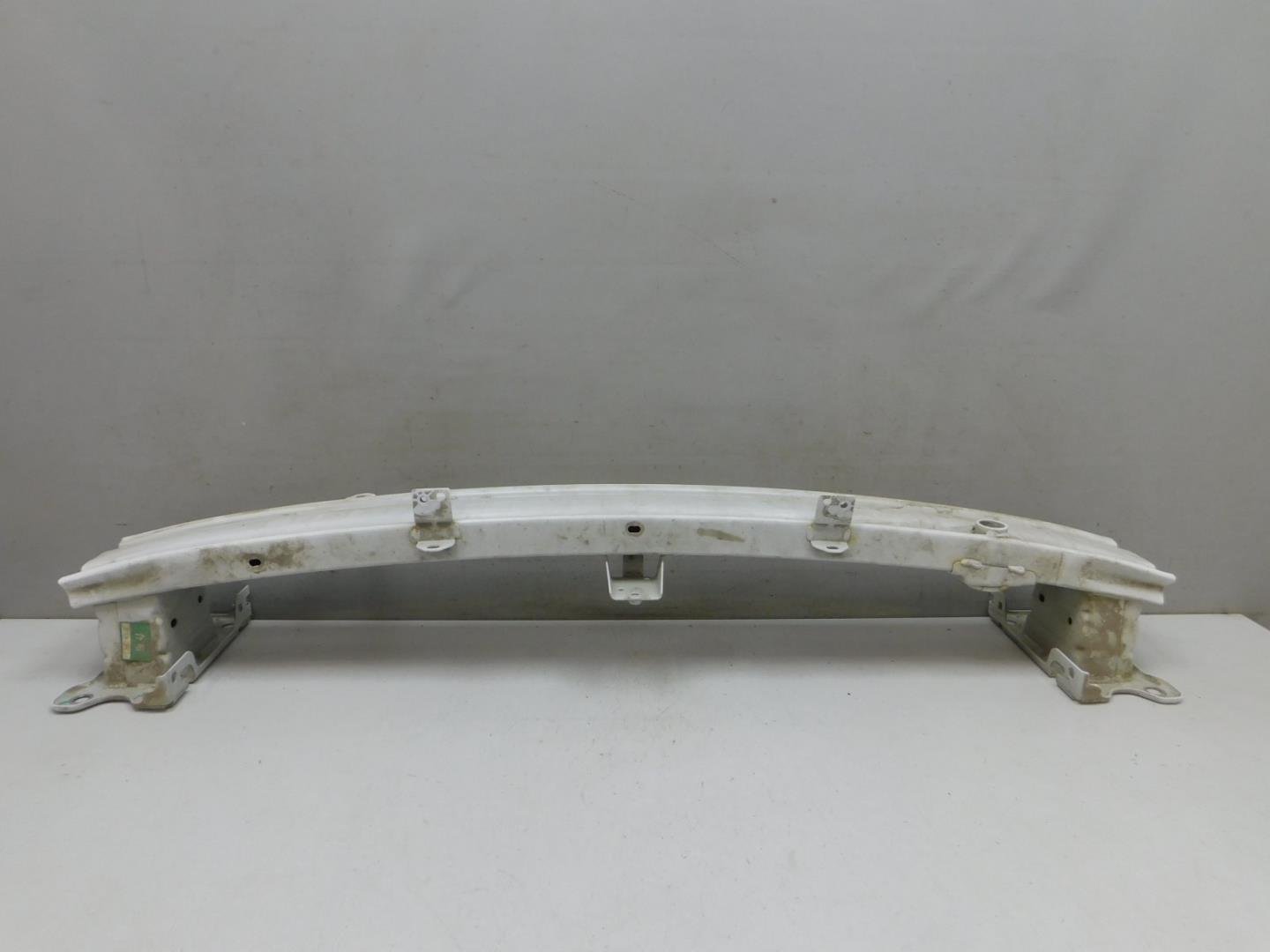 Усилитель переднего бампера