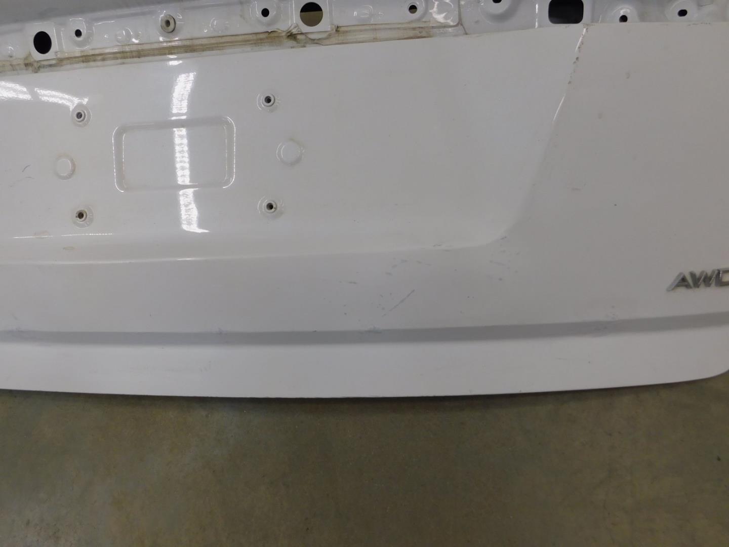 Дверь багажника