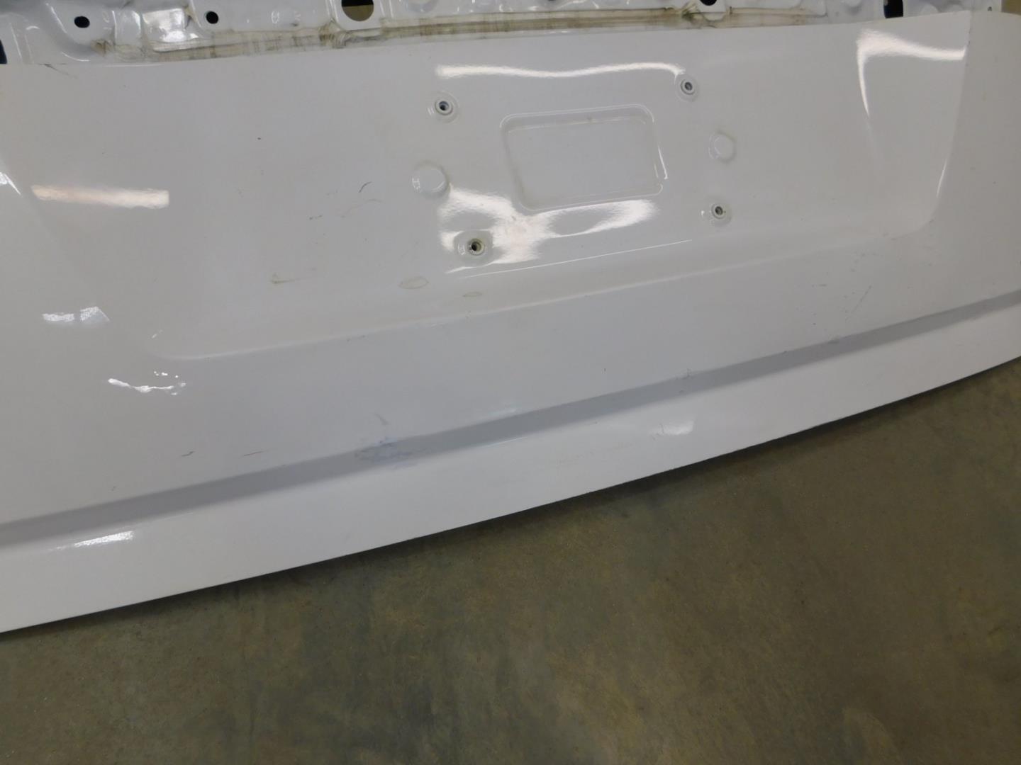 Дверь багажника