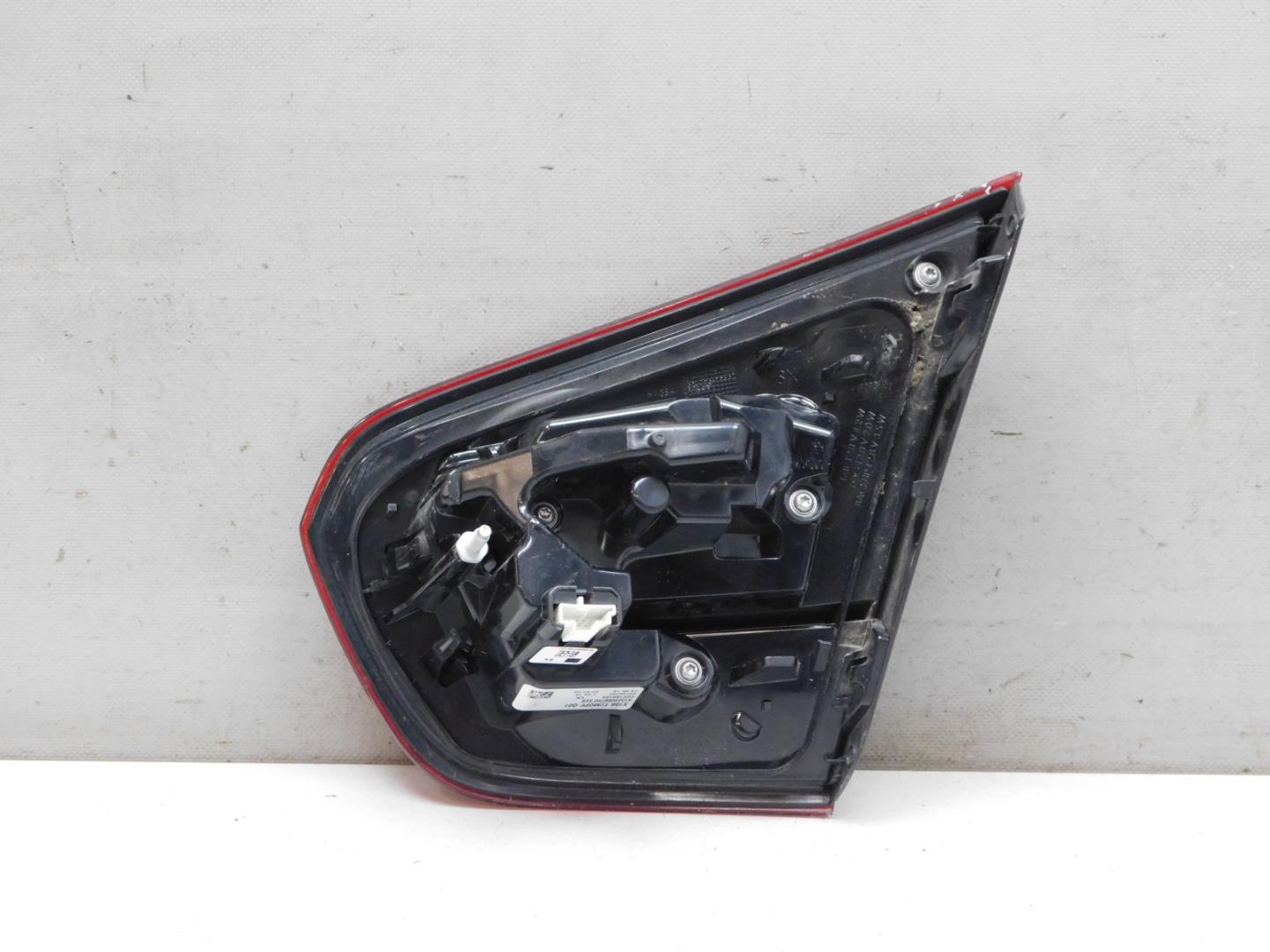 Фонарь задний внутренний левый