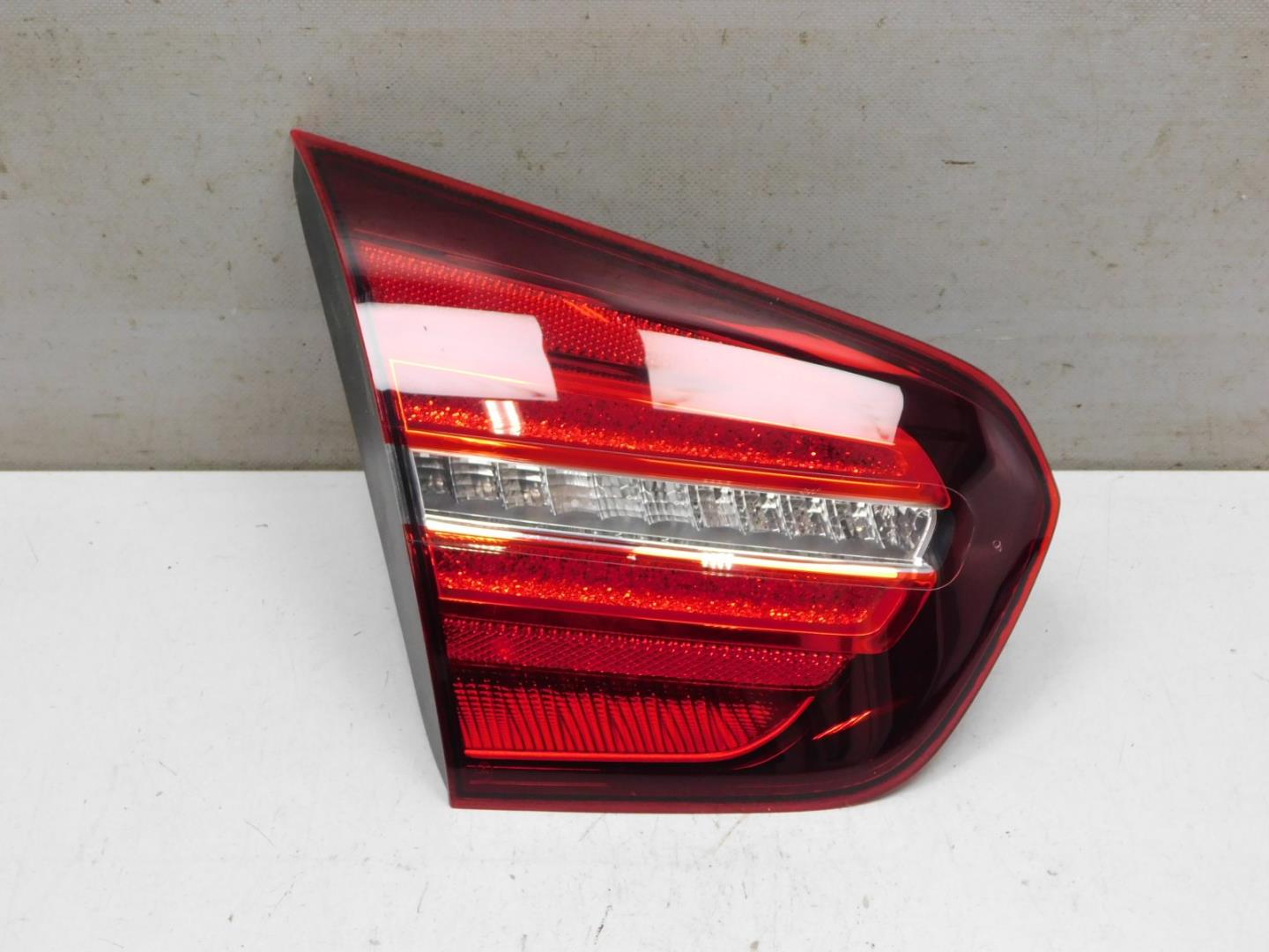 Фонарь задний внутренний левый